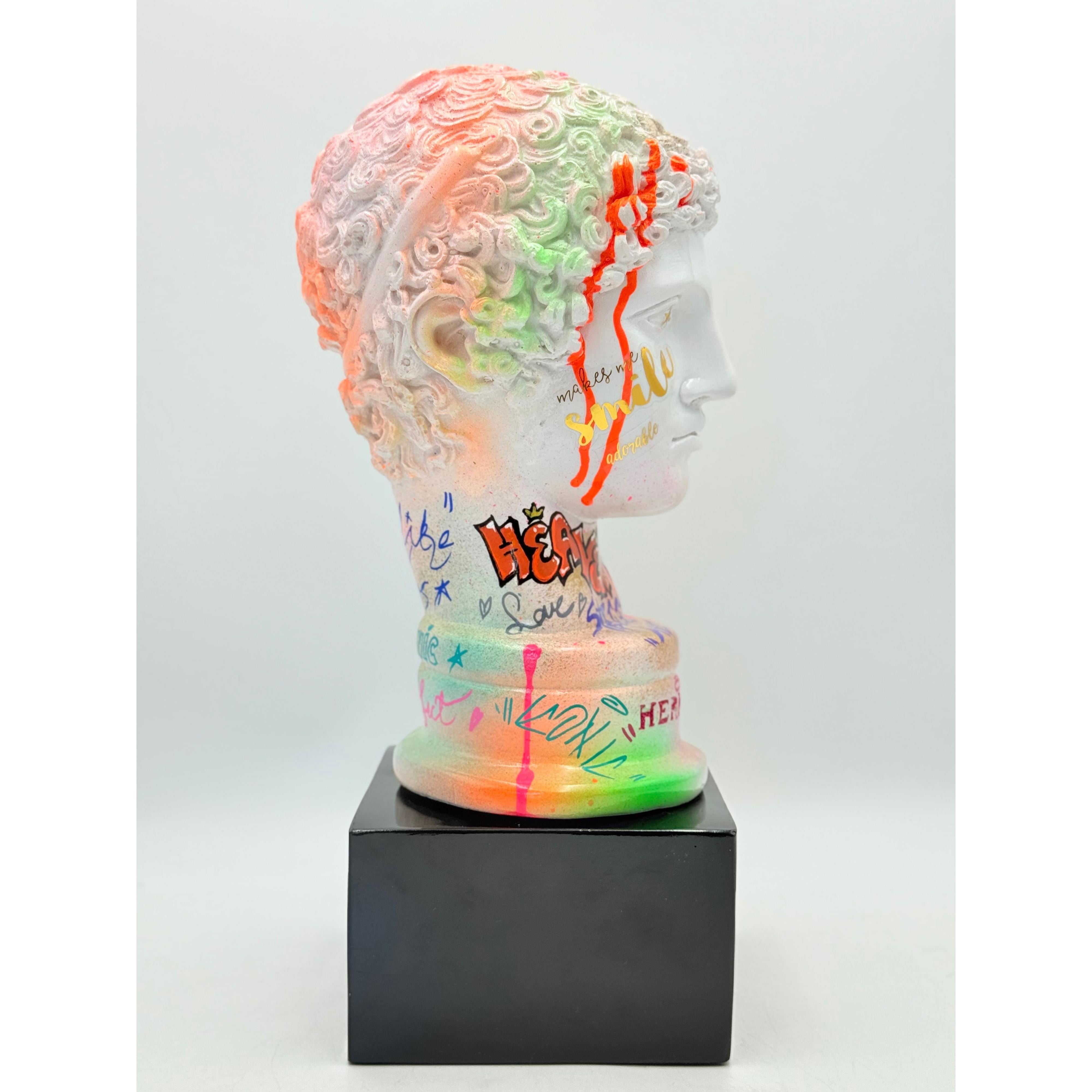 Hermes Büstü – Neon Graffiti Ve Gold Detaylı Özel Tasarım