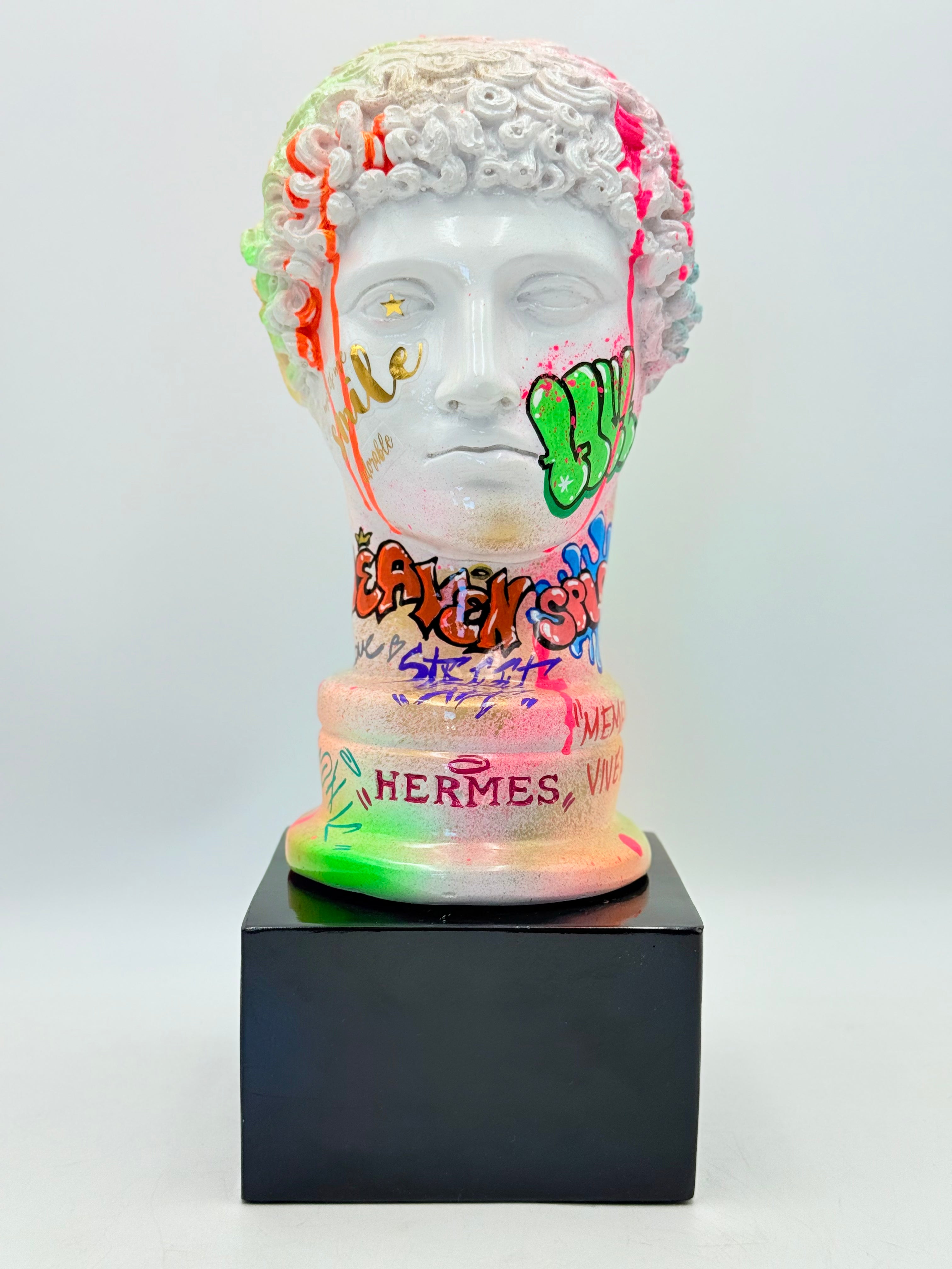Hermes Büstü – Neon Graffiti Ve Gold Detaylı Özel Tasarım