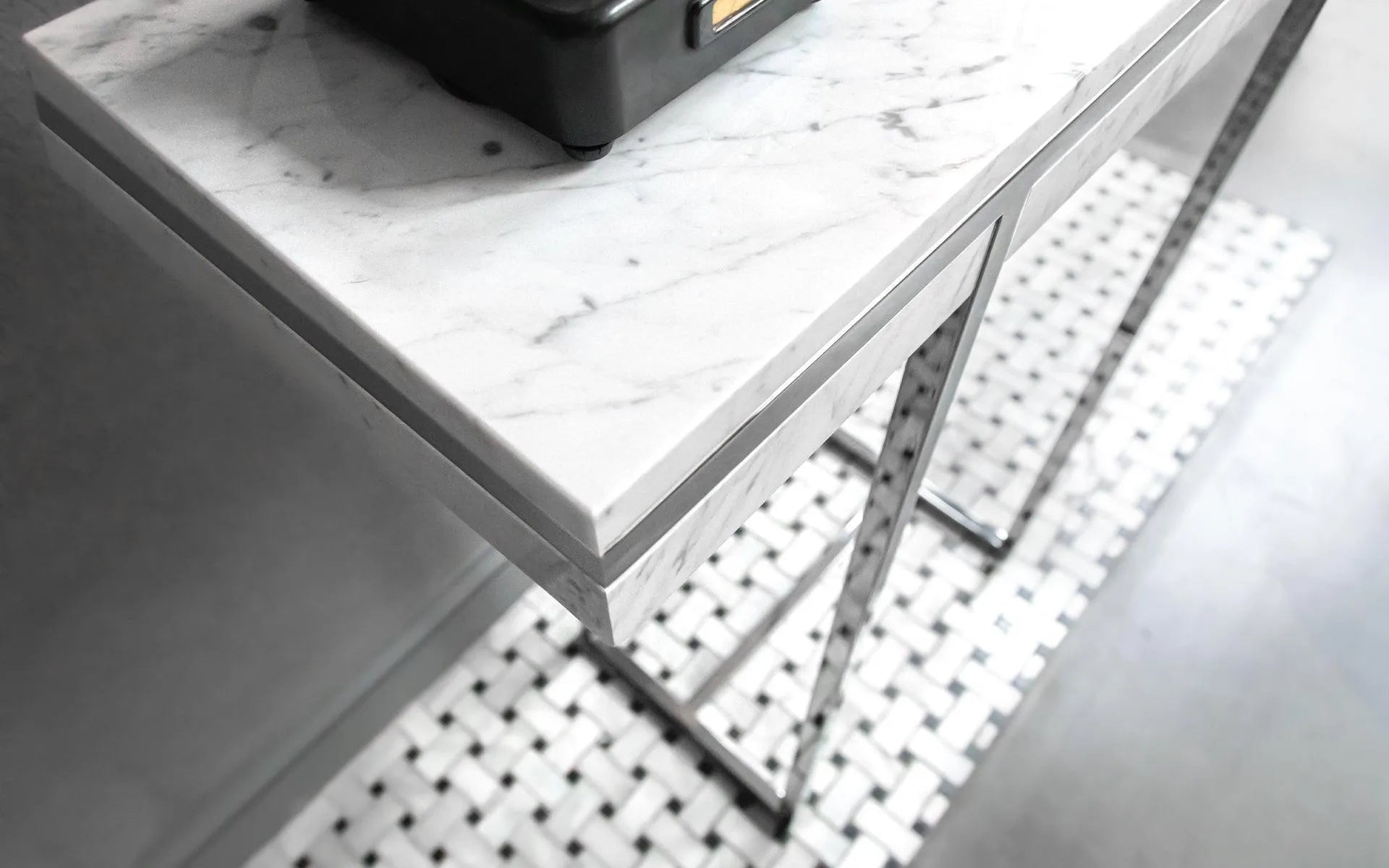 Hidden Dresuar Carrara White