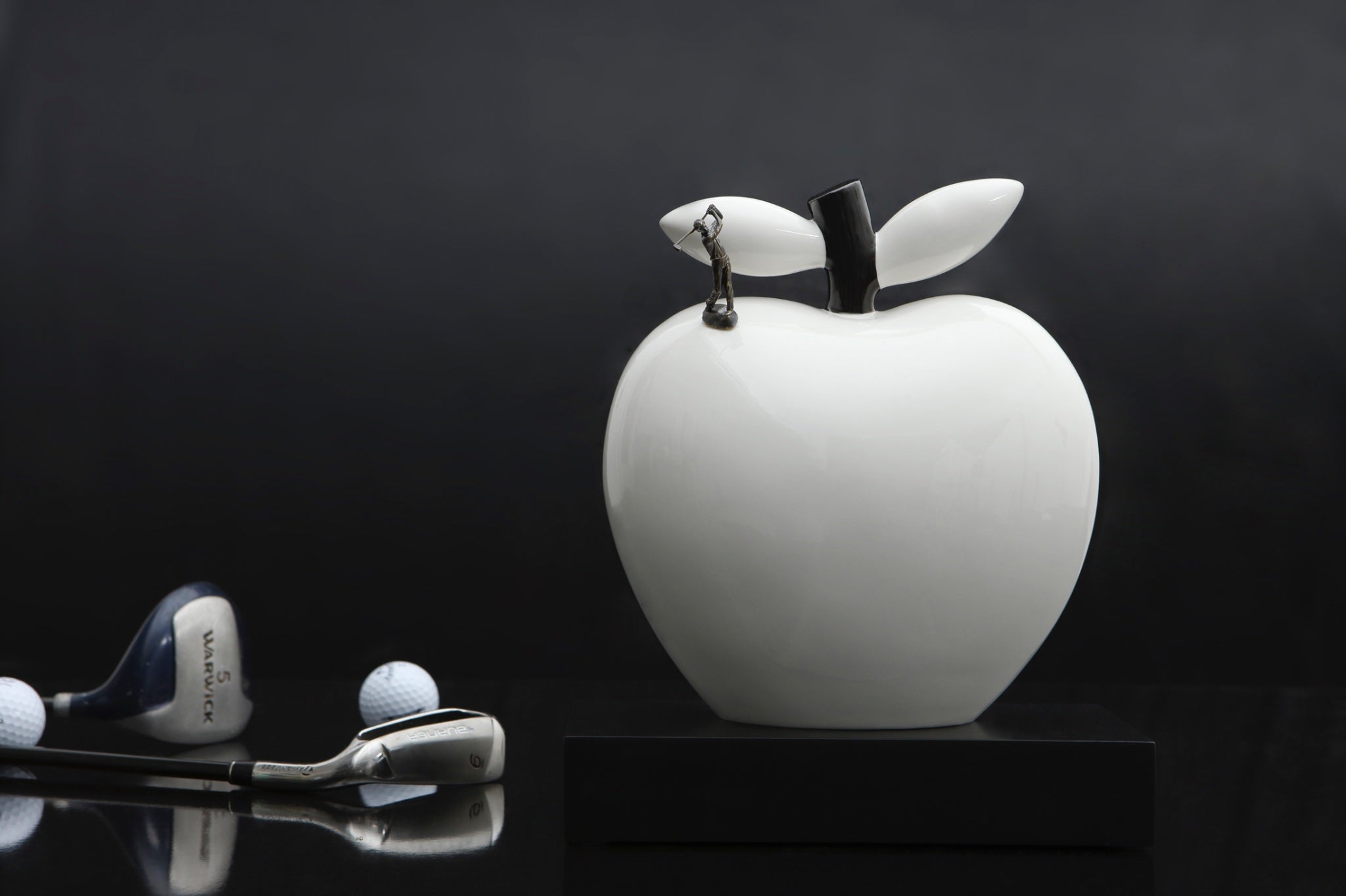 Hole In One! Limited Edition Figur - Studio 8 Art & Apple Koleksiyonu