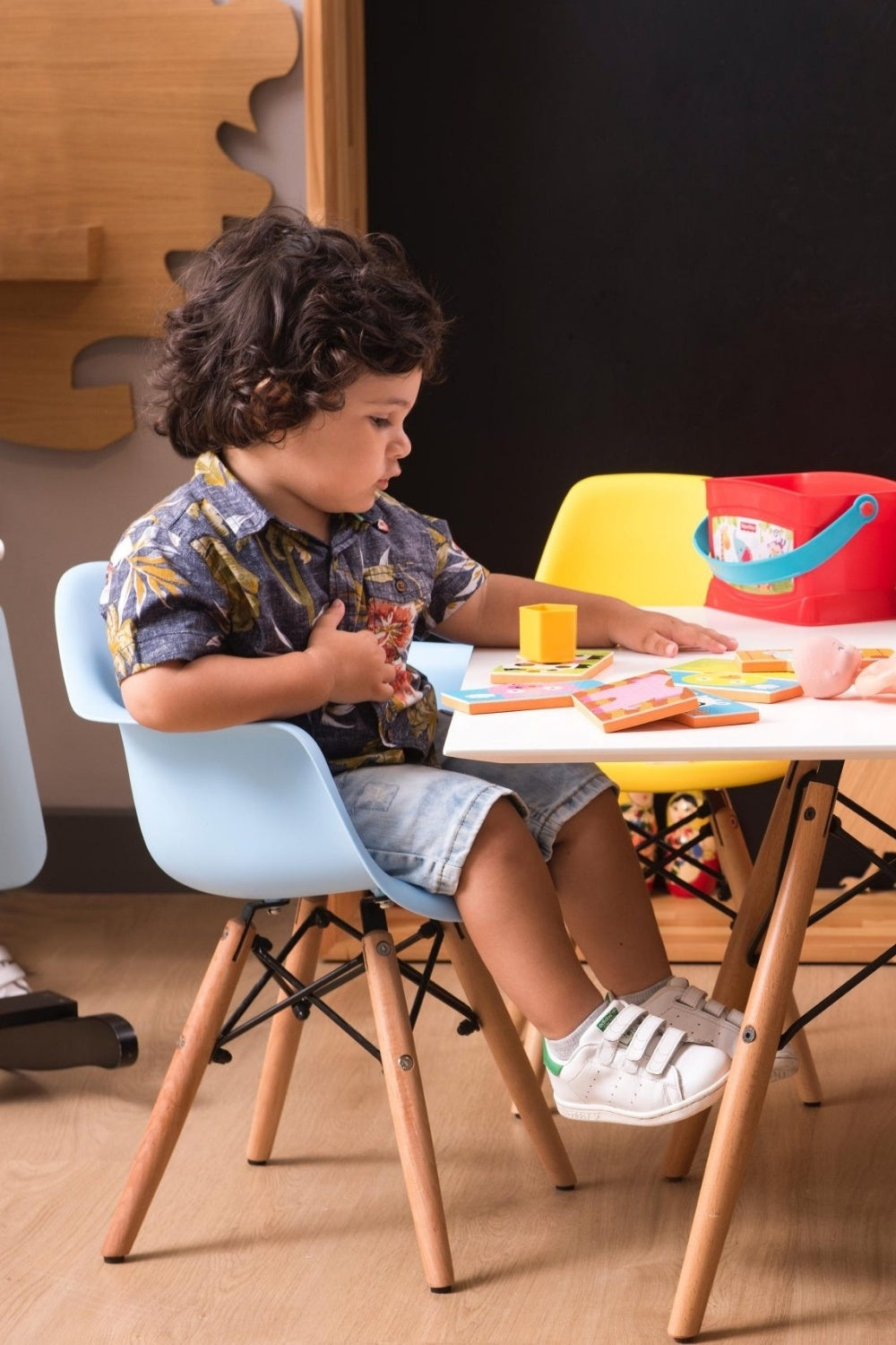 Iconic Kids Sandalye – Renkli Modern Çocuk Sandalyesi