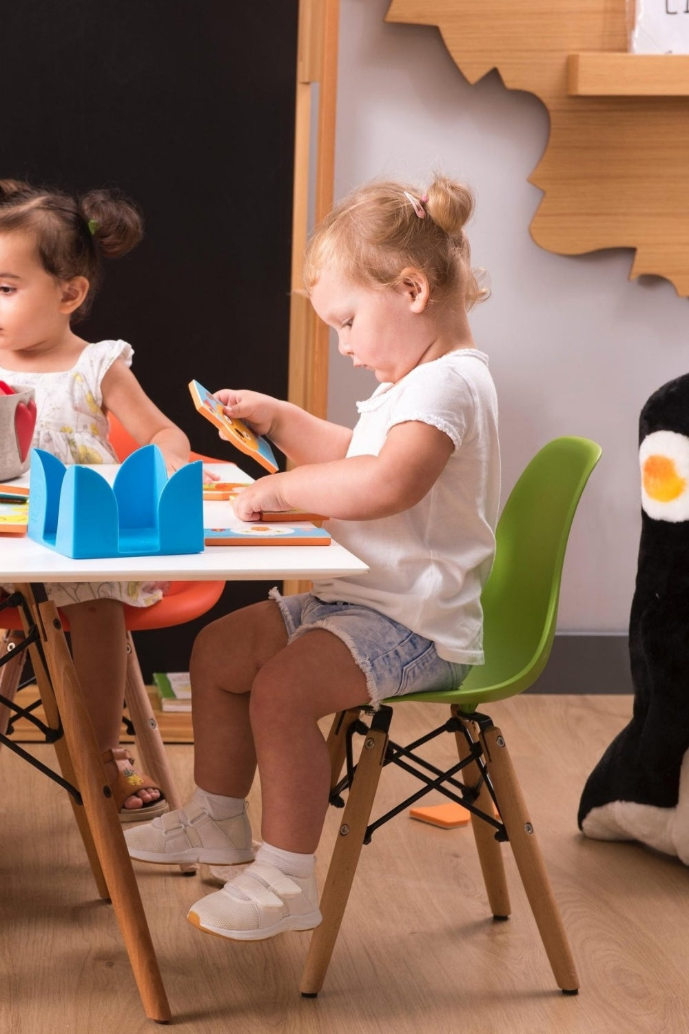 Iconic Kids Sandalye – Renkli Modern Çocuk Sandalyesi