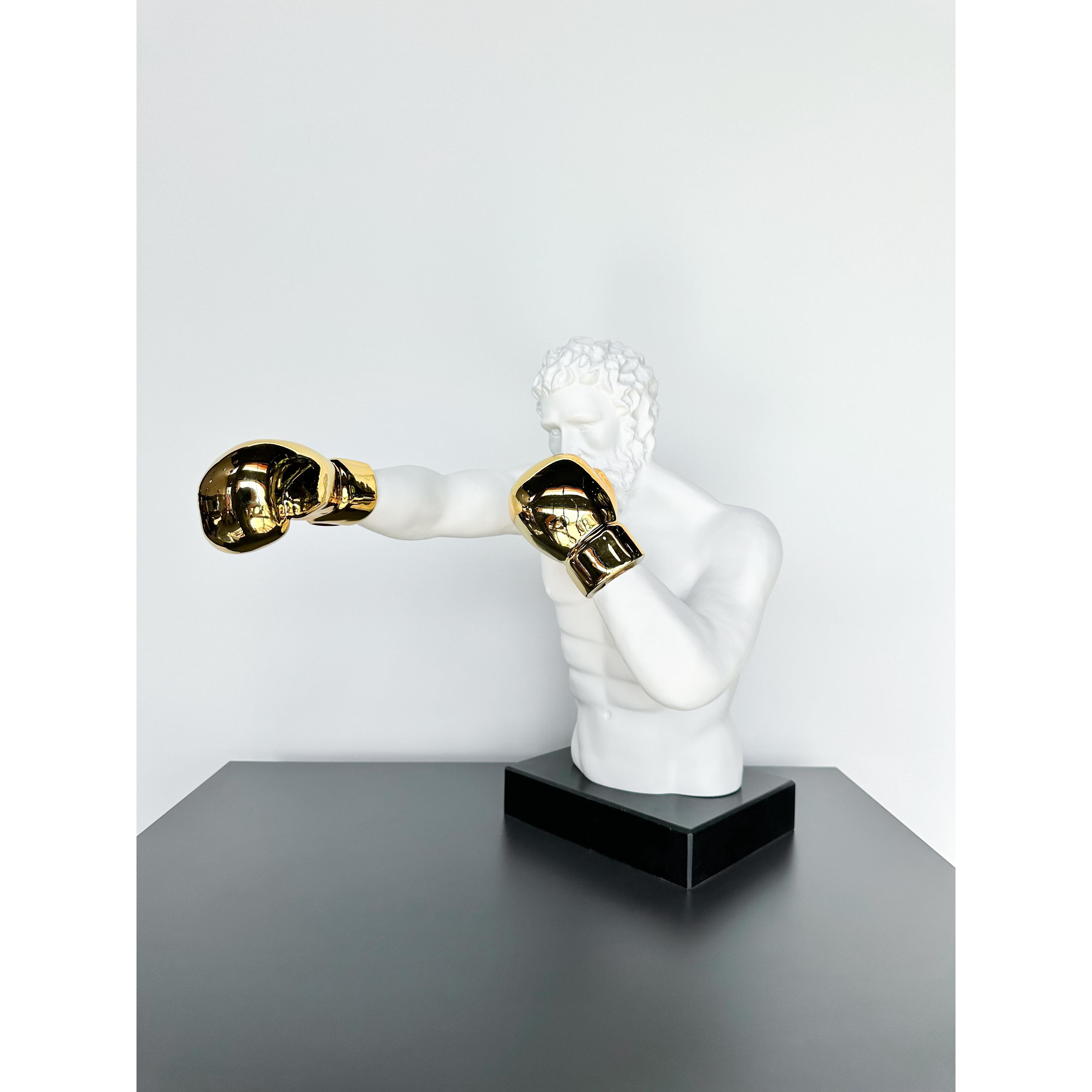 Boks Eldivenli Heykel