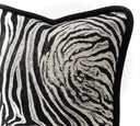 Zebra Desenli Şönil Dokulu Kadife Kırlent