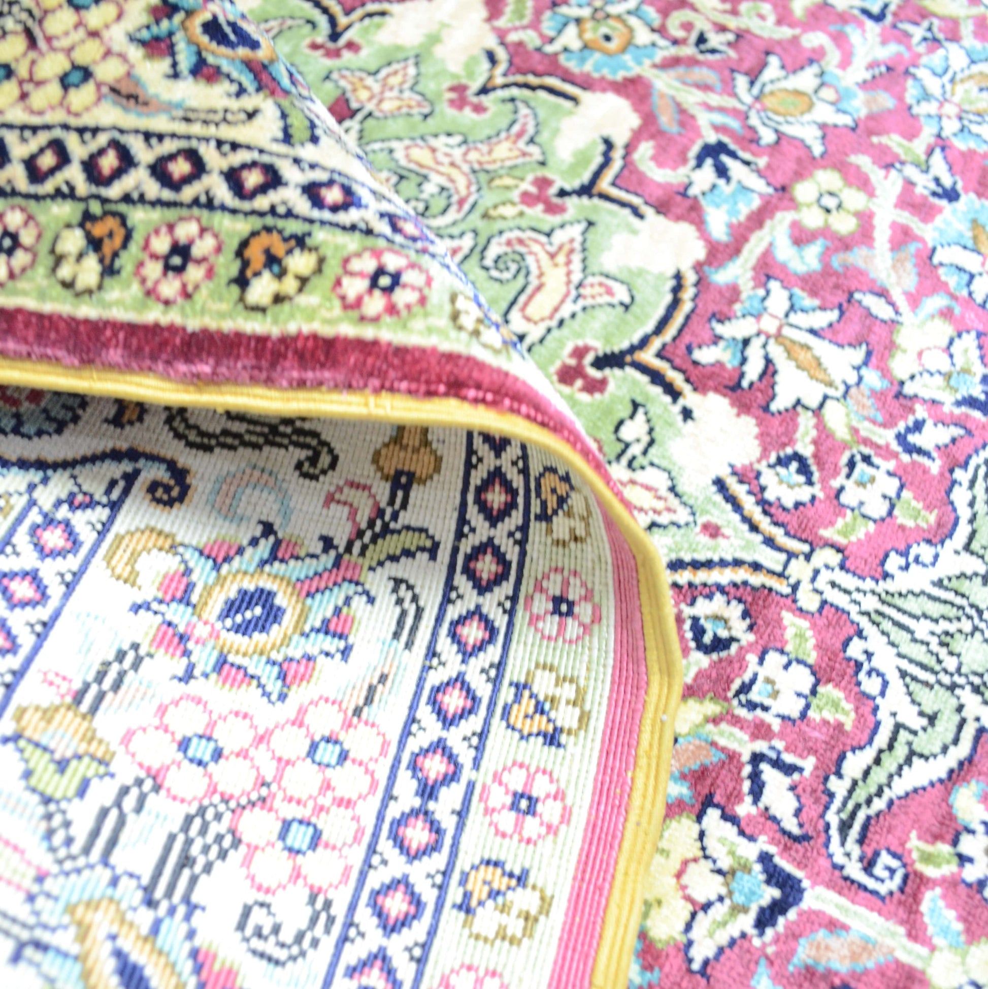 İpekten El Dokuma Bordo Renk Madalyonlu Model Kayseri Halısı 76x110 cm-Kilim & Halı-KilimCo-NowShopFun