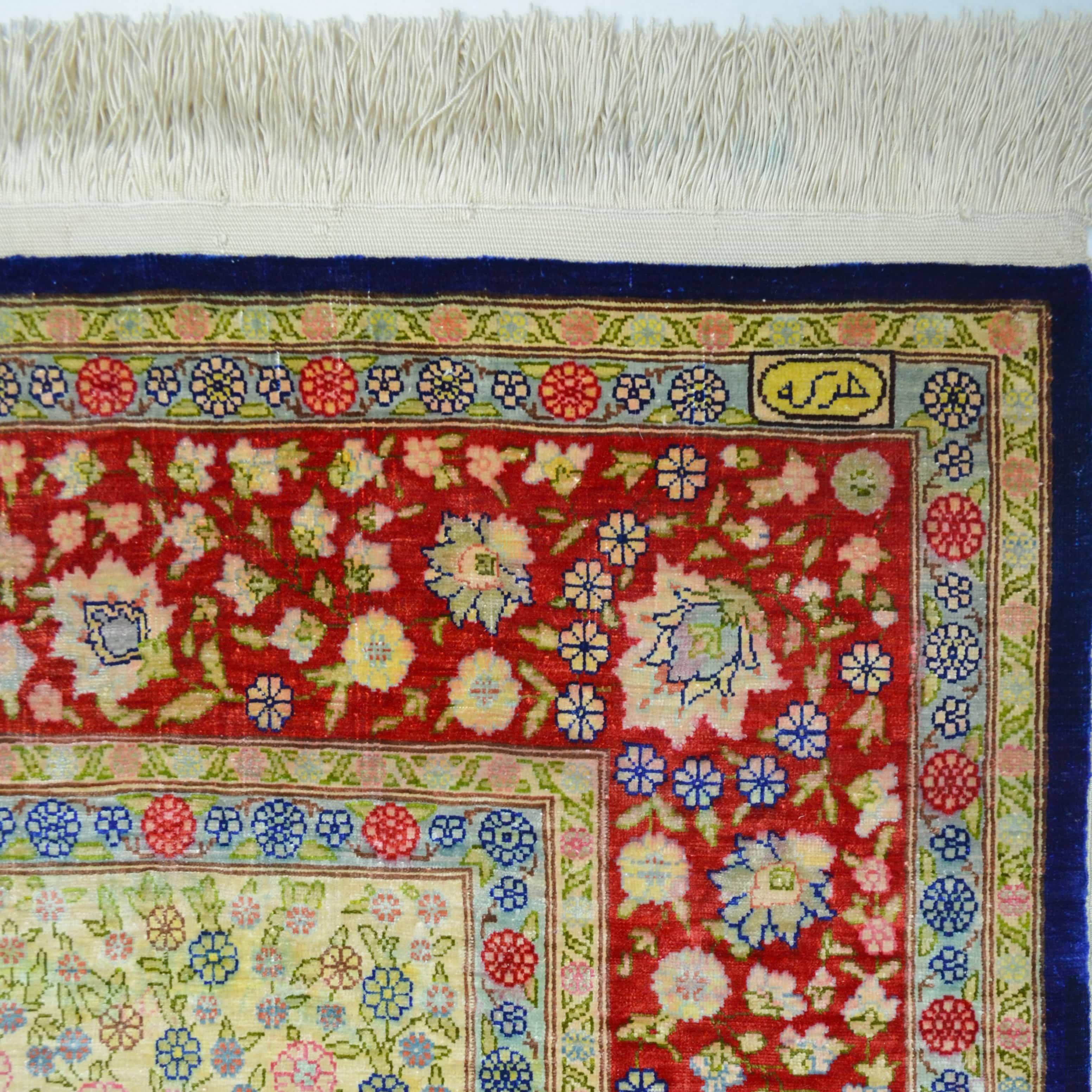İpekten El Dokuma Çeşmi Bülbül Desenli Hereke Halısı 108X164 Cm