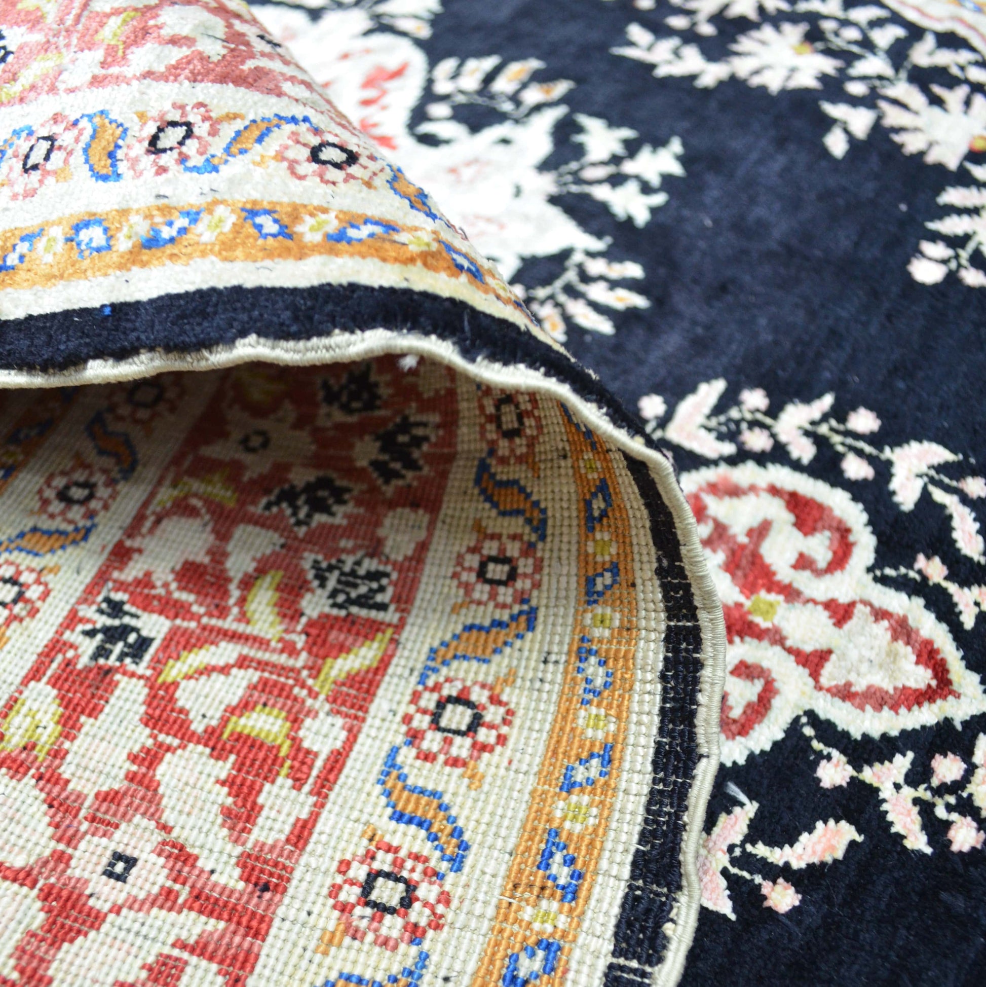 İpekten El Dokuma Madalyonlu Model Kayseri Halısı 80x116 cm-Kilim & Halı-KilimCo-NowShopFun