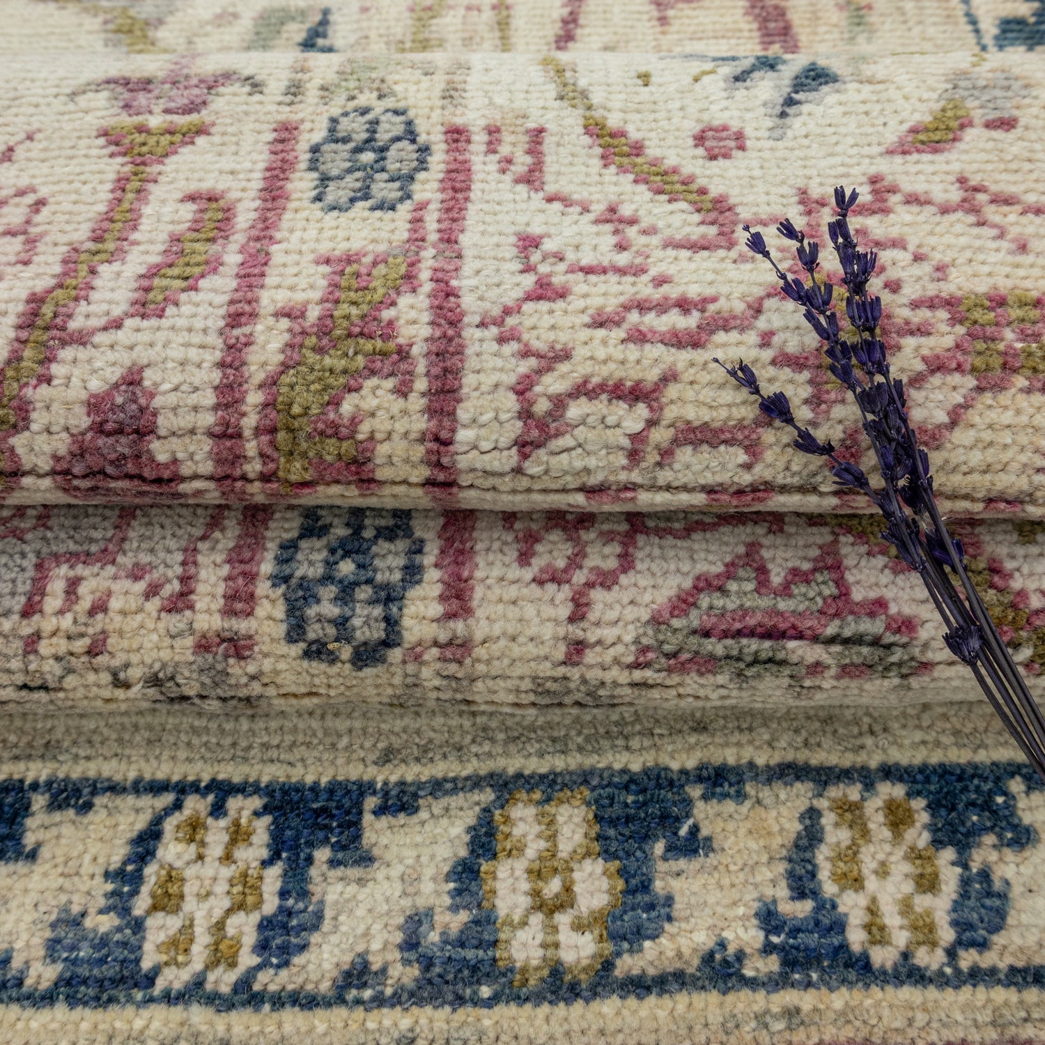 İynem Madalyon Desenli El Dokuma Halı 266x350 cm