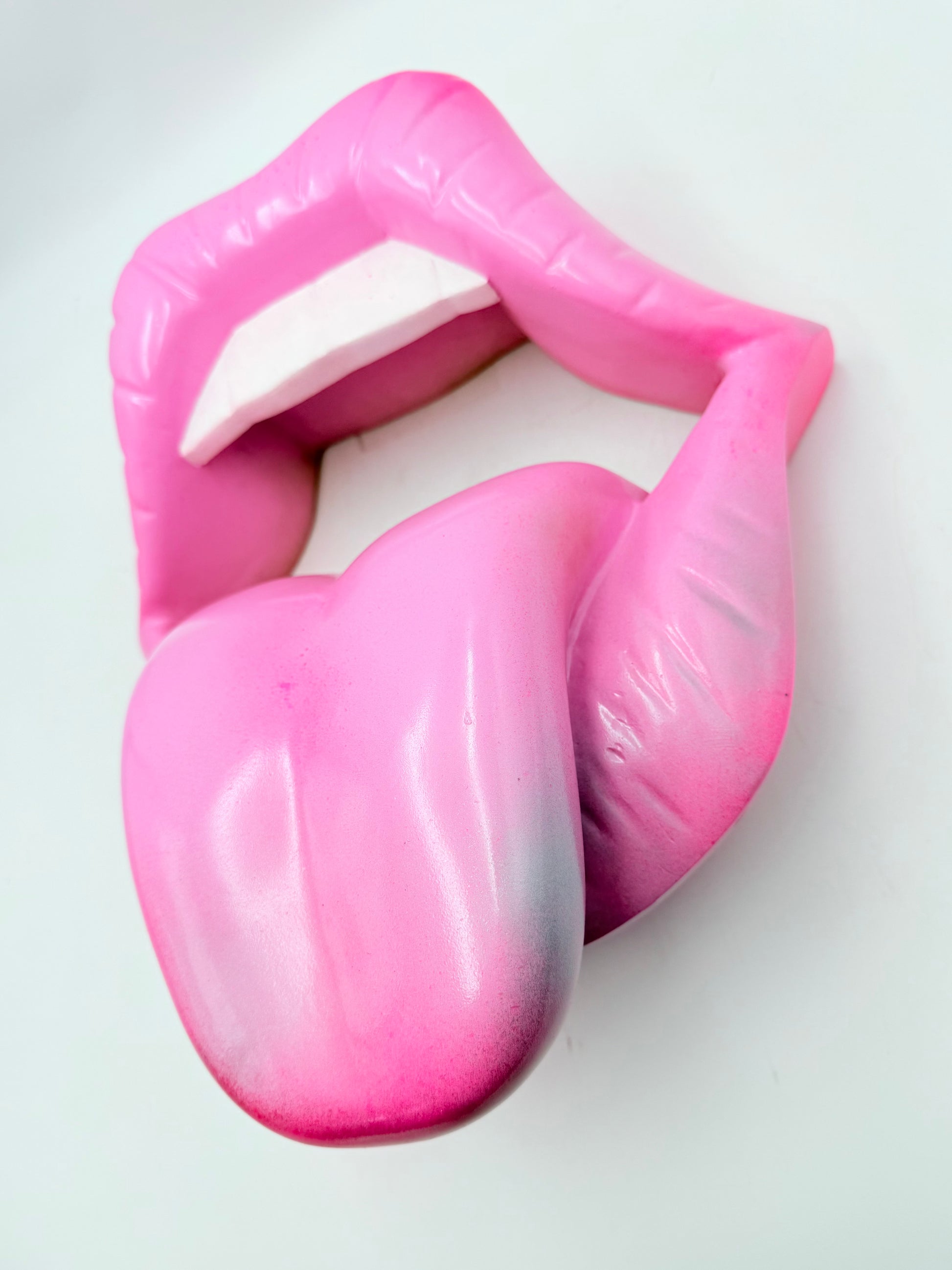 Jucy Lips – Pembe Dudak Duvar Heykeli