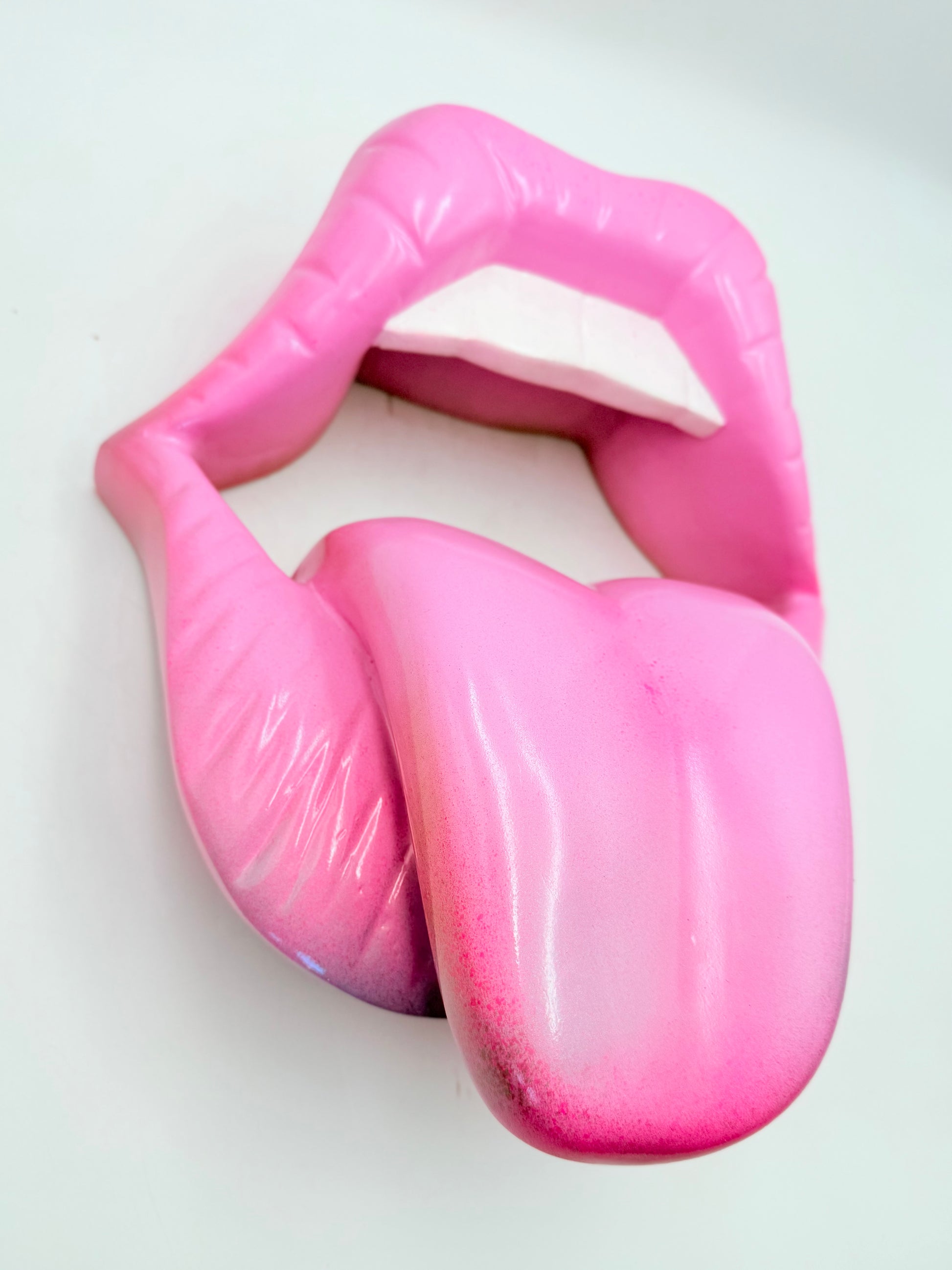 Jucy Lips – Pembe Dudak Duvar Heykeli