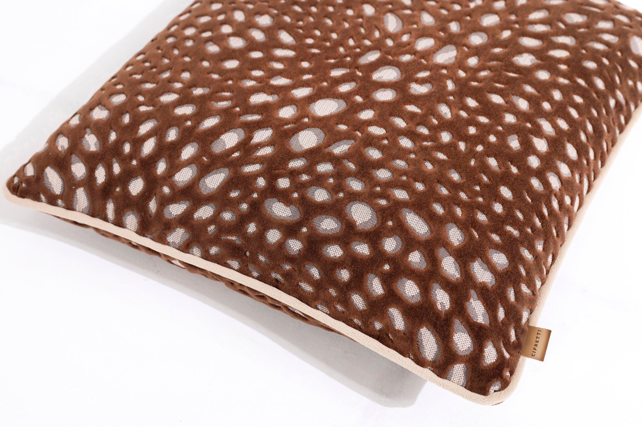 Kahverengi Krem Kadife Dokulu Kırlent