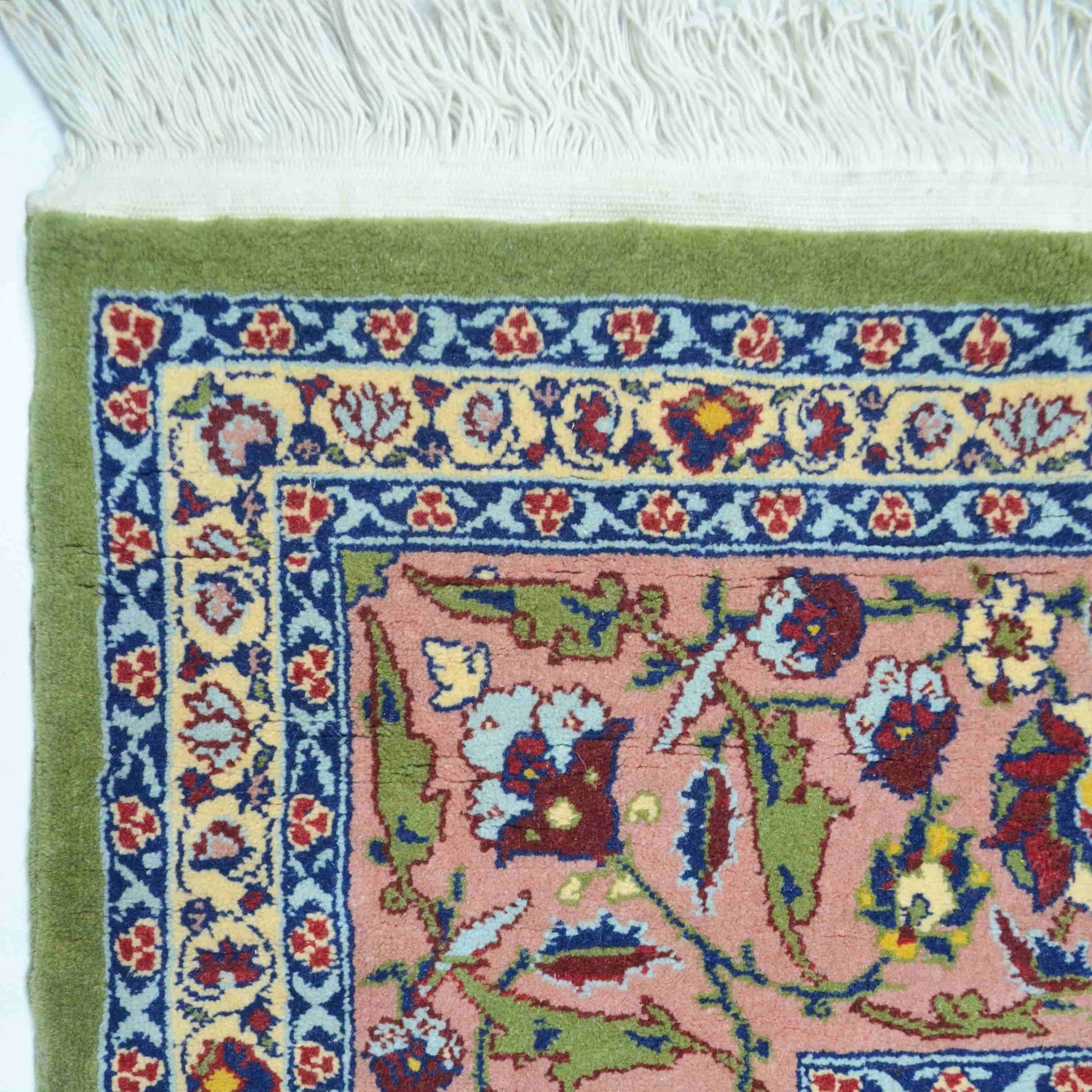 Yedi Dağın Çiçeği Desenli El Dokuma Hereke Halısı