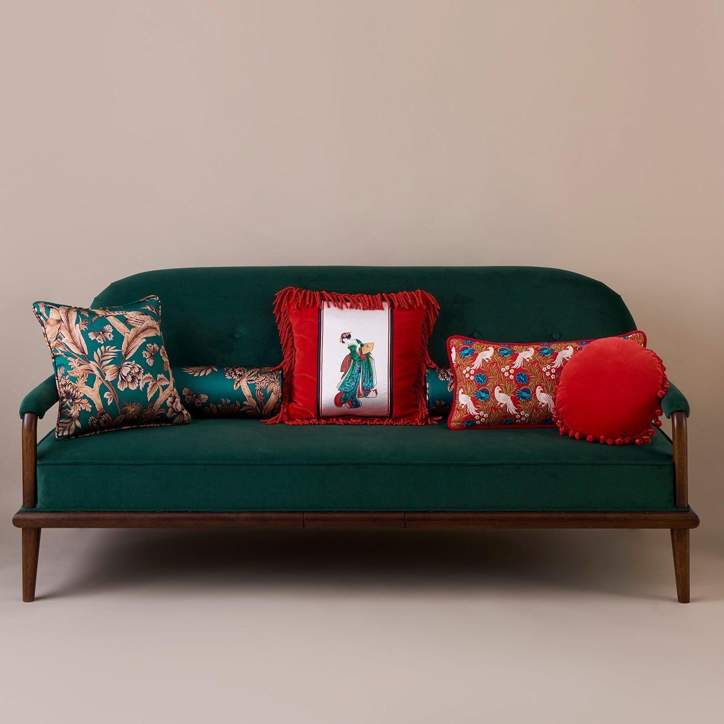 Kırmızı Brode Detaylı Yastık