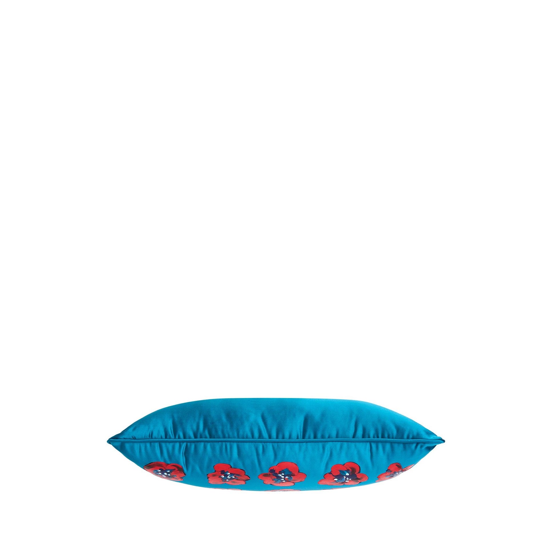 Kırmızı Çiçek Desenli El Boyaması Mavi İpek Kırlent