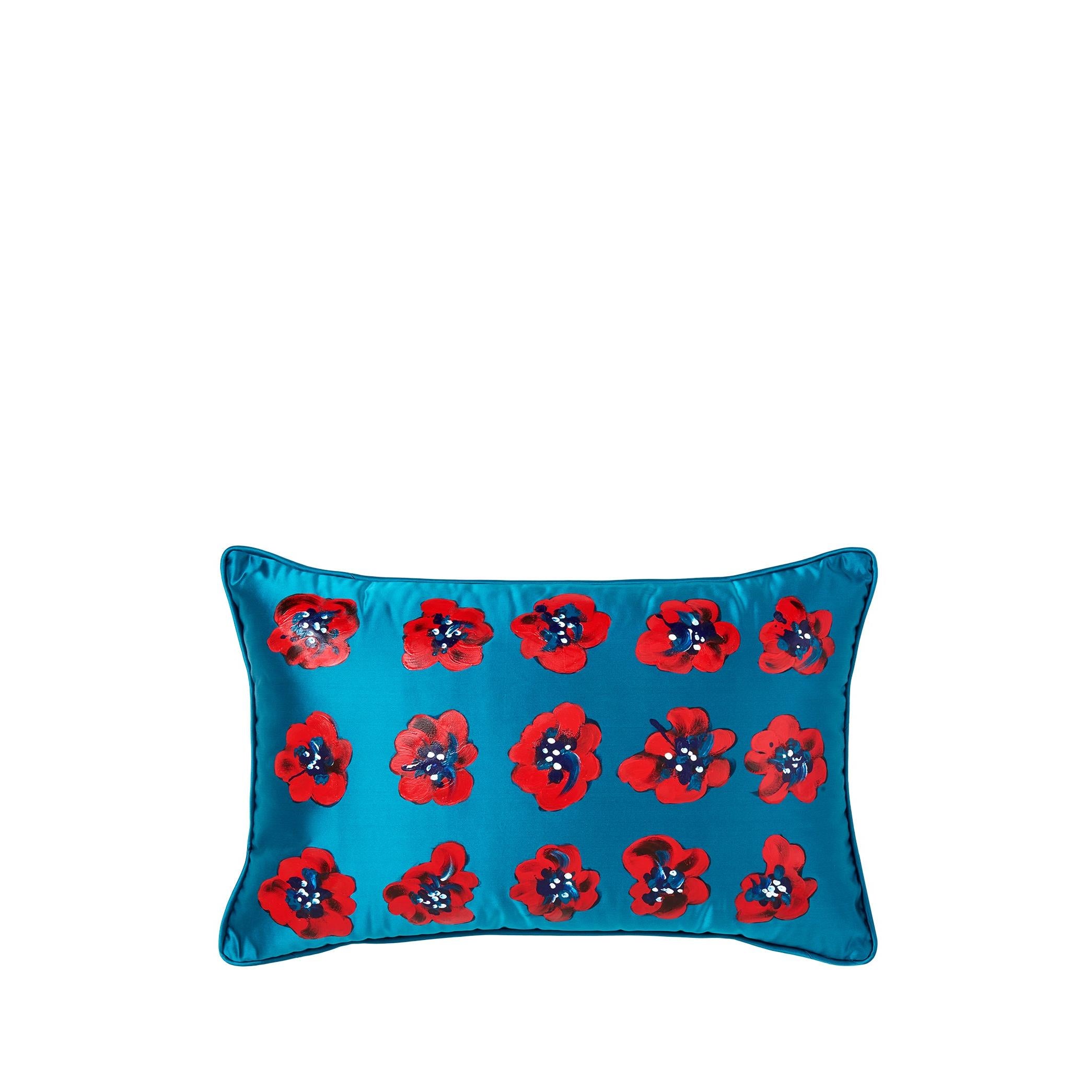 Kırmızı Çiçek Desenli El Boyaması Mavi İpek Kırlent