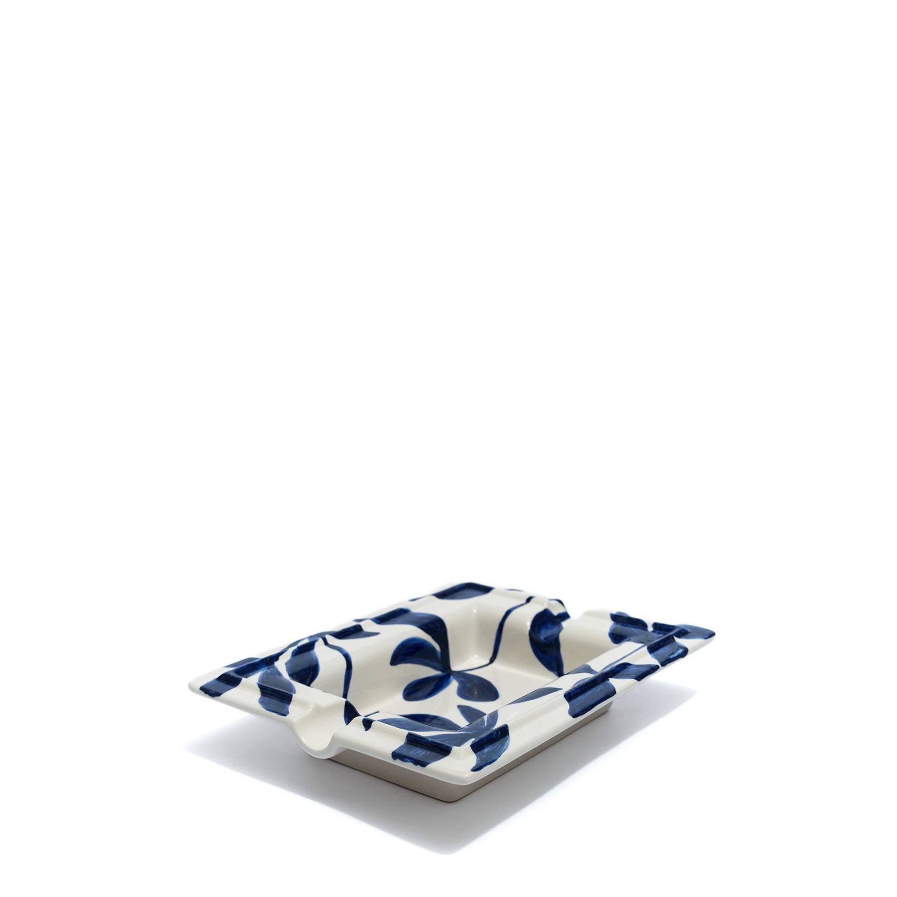 Kırmızı Yaprak Desenli Seramik Puro Küllüğü