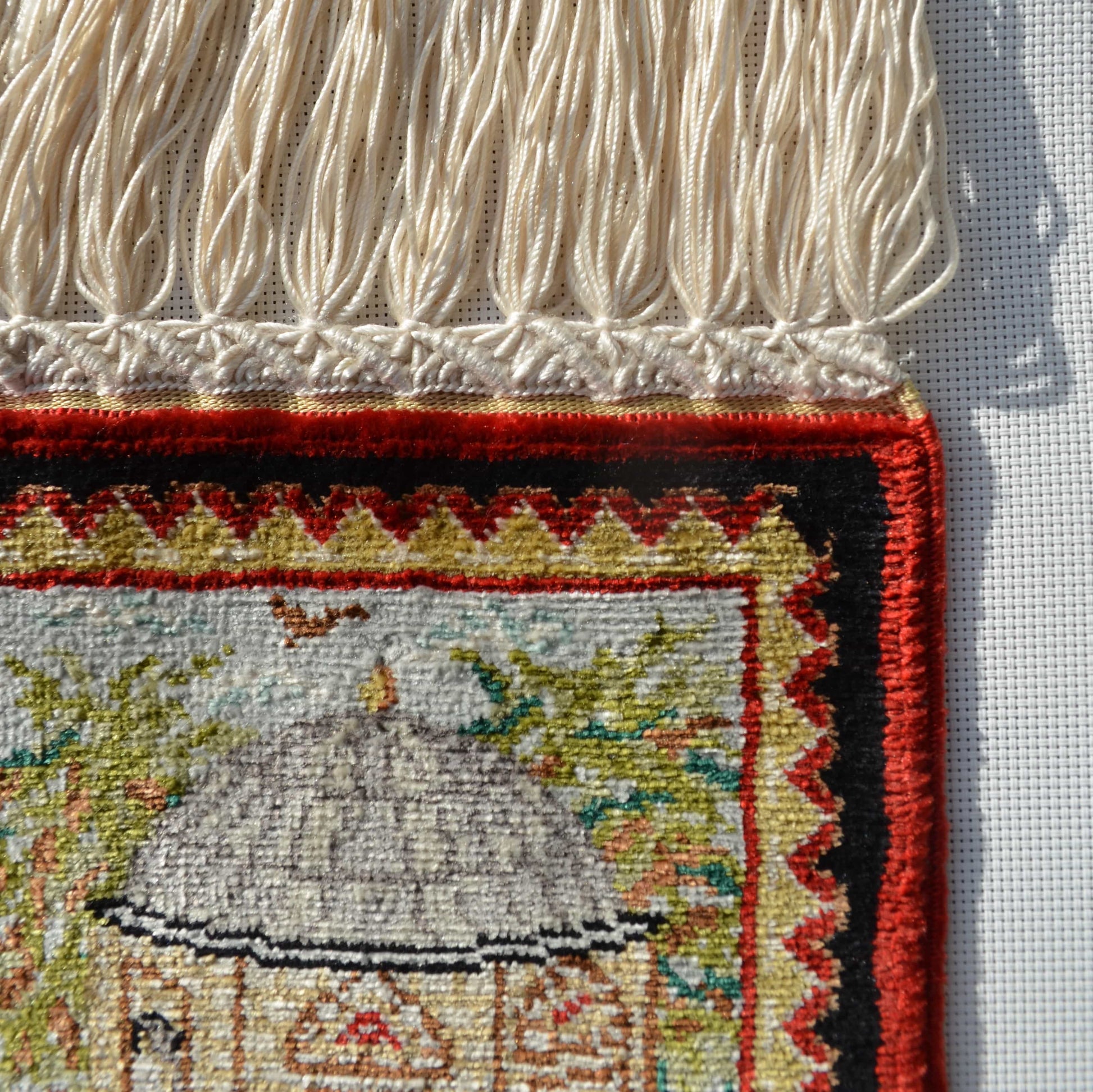 Kozahan Minyatürü Desenli Saf İpek El Dokuma Duvar Halısı (13x19 Cm)