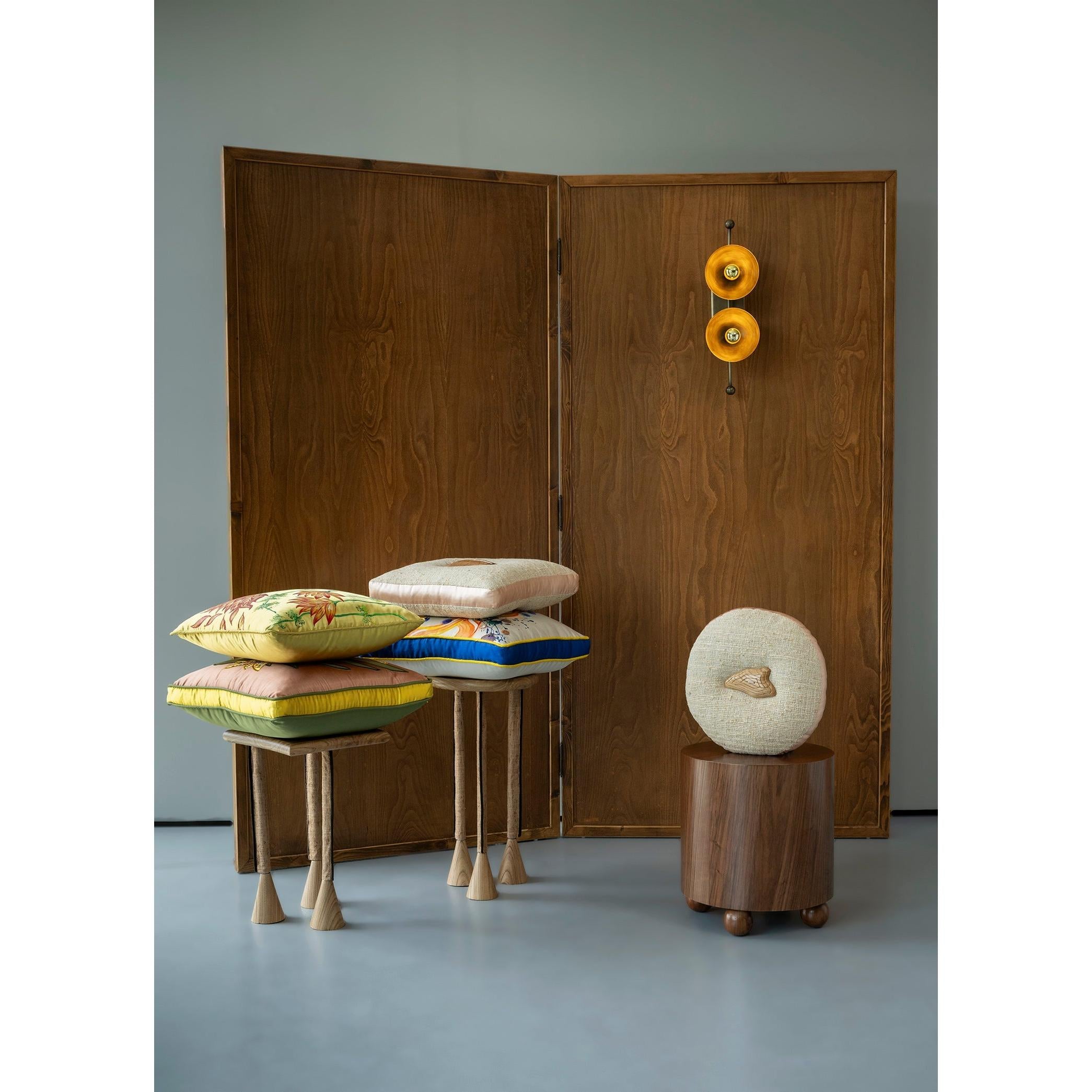 Küre Detaylı Ahşap Yan Sehpa