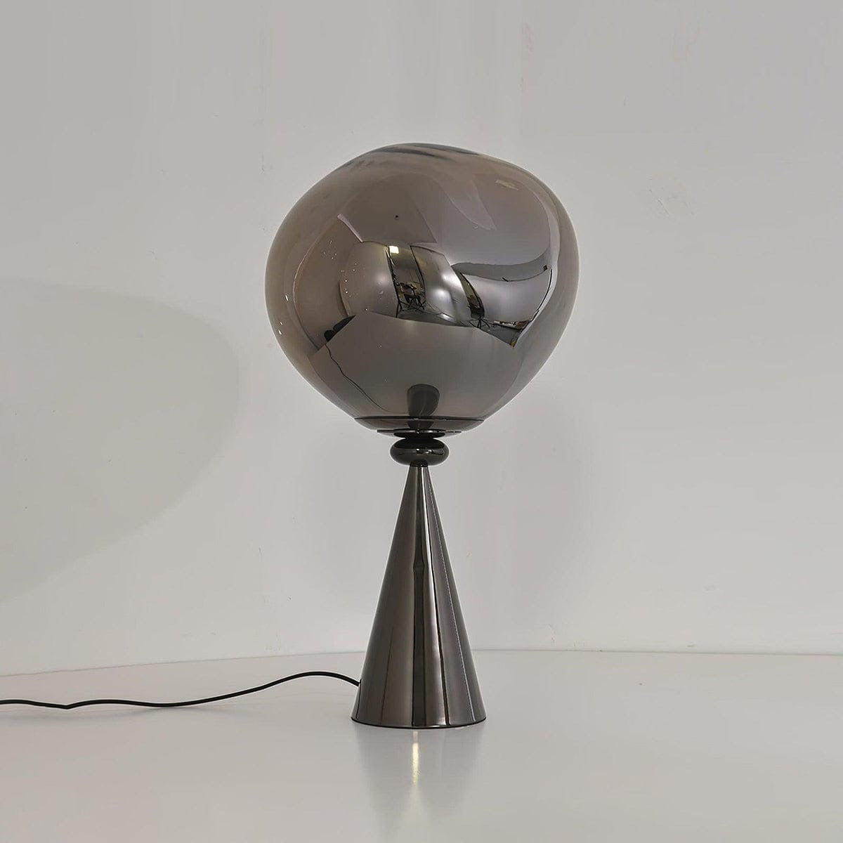 Lava Füme Renk Yamuk Akrilik Cam Masa Lambası-Masa Lambası-Tarz Aydınlatma-NowShopFun