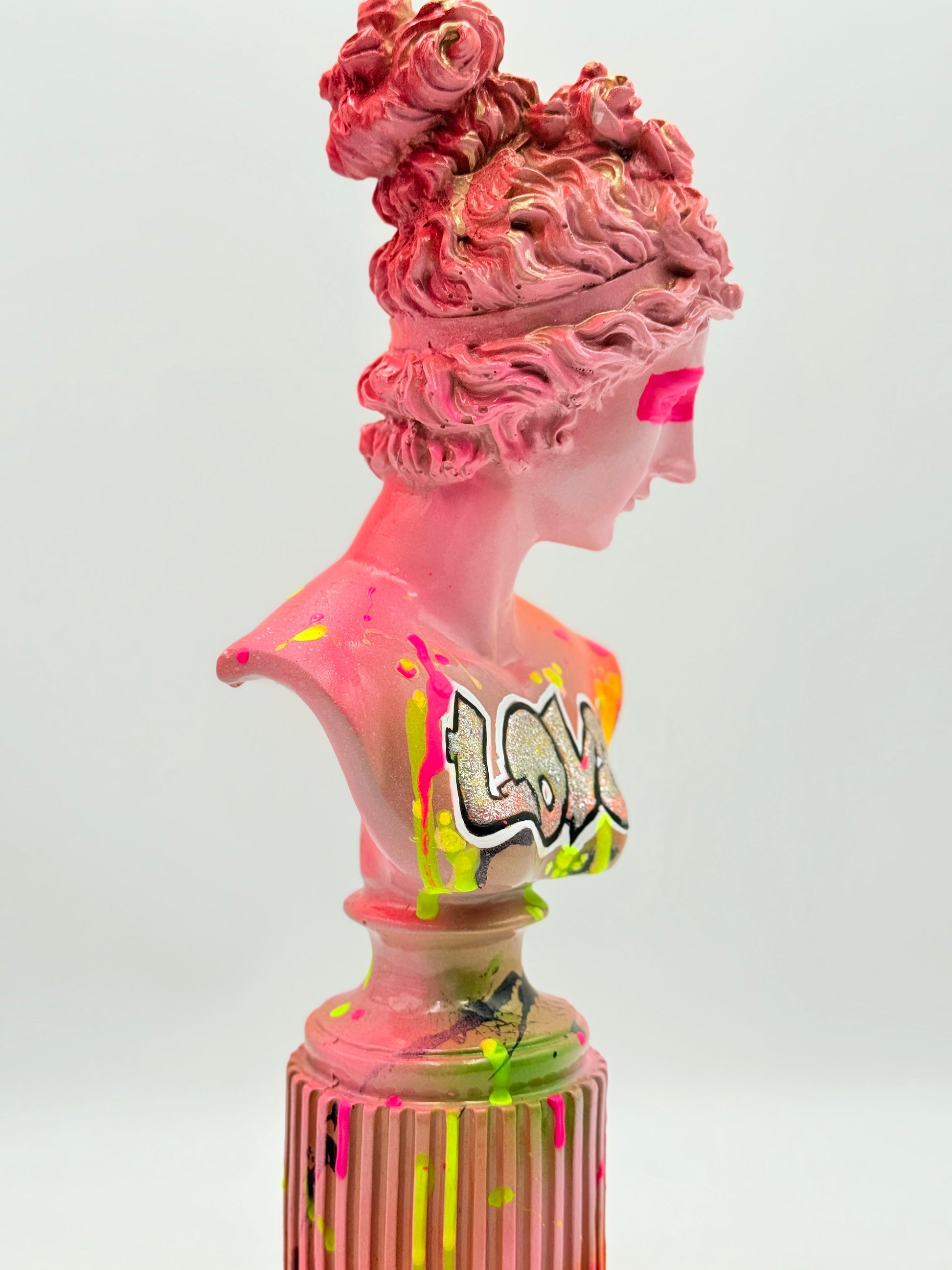 Love Venus – Pembe Geçişli Özel Tasarım Heykel