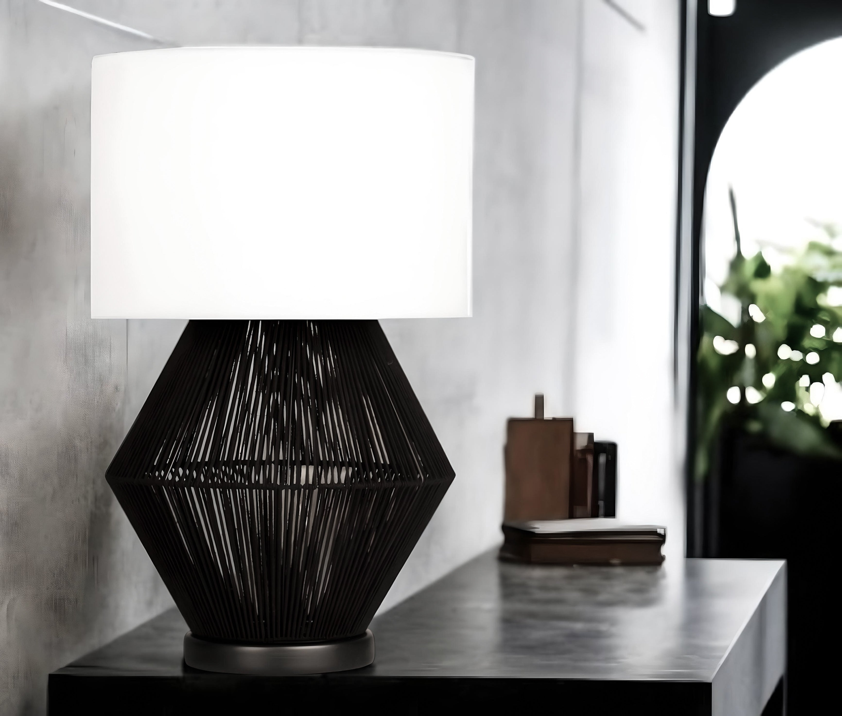 Luna Noir Abajur – Modern Tel Gövdeli
