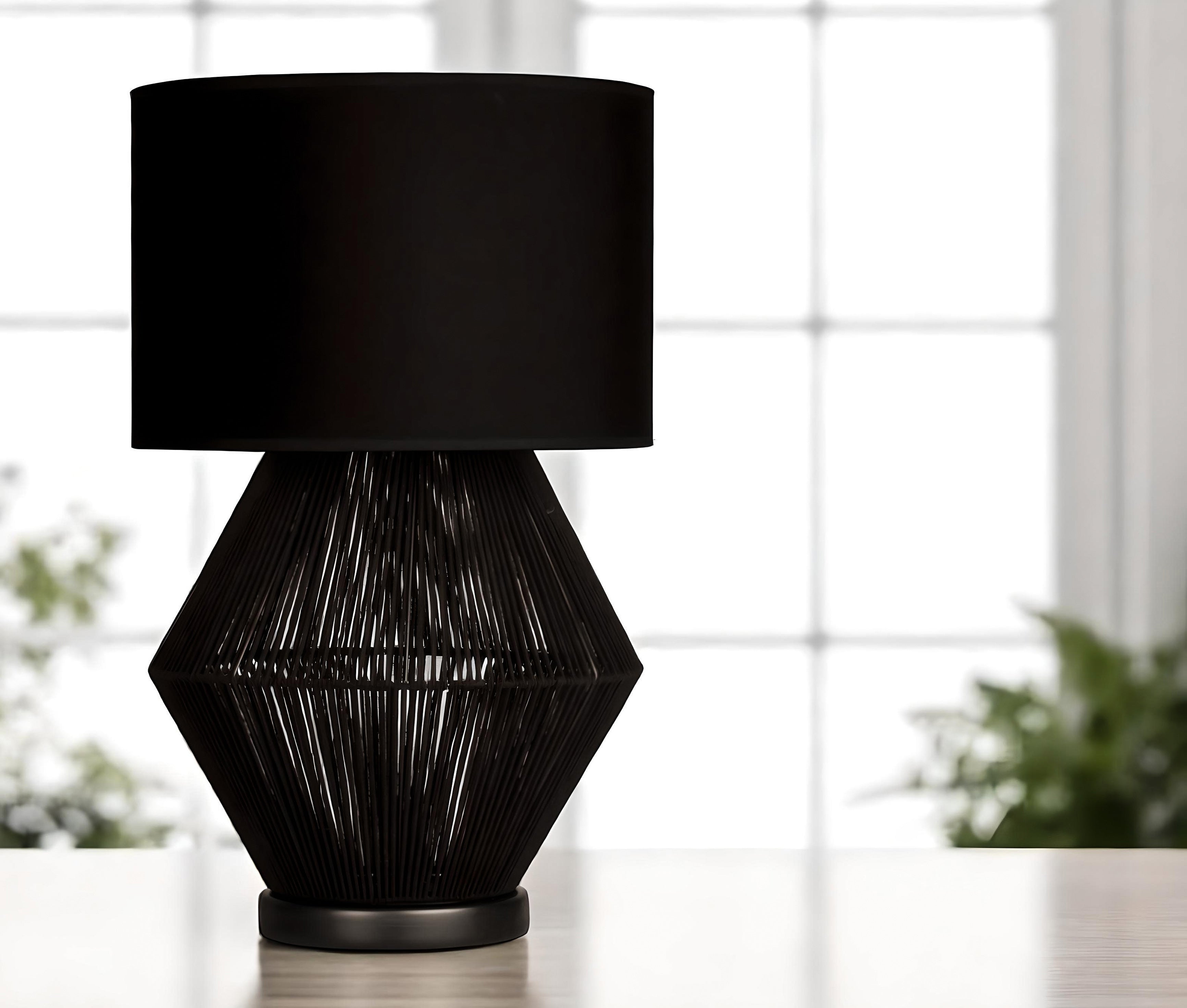 Luna Noir Abajur – Modern Tel Gövdeli