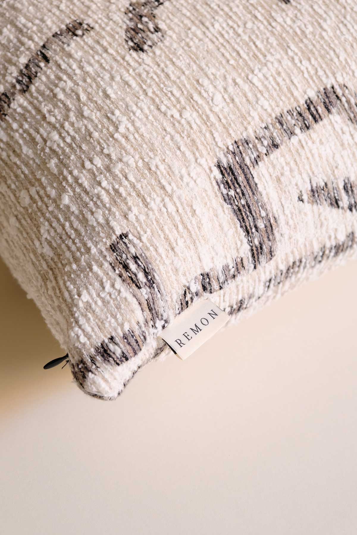 Lunor Kuş Tüyü Kırlent - Siyah-R E M O N-Siyah-40x60-NowShopFun