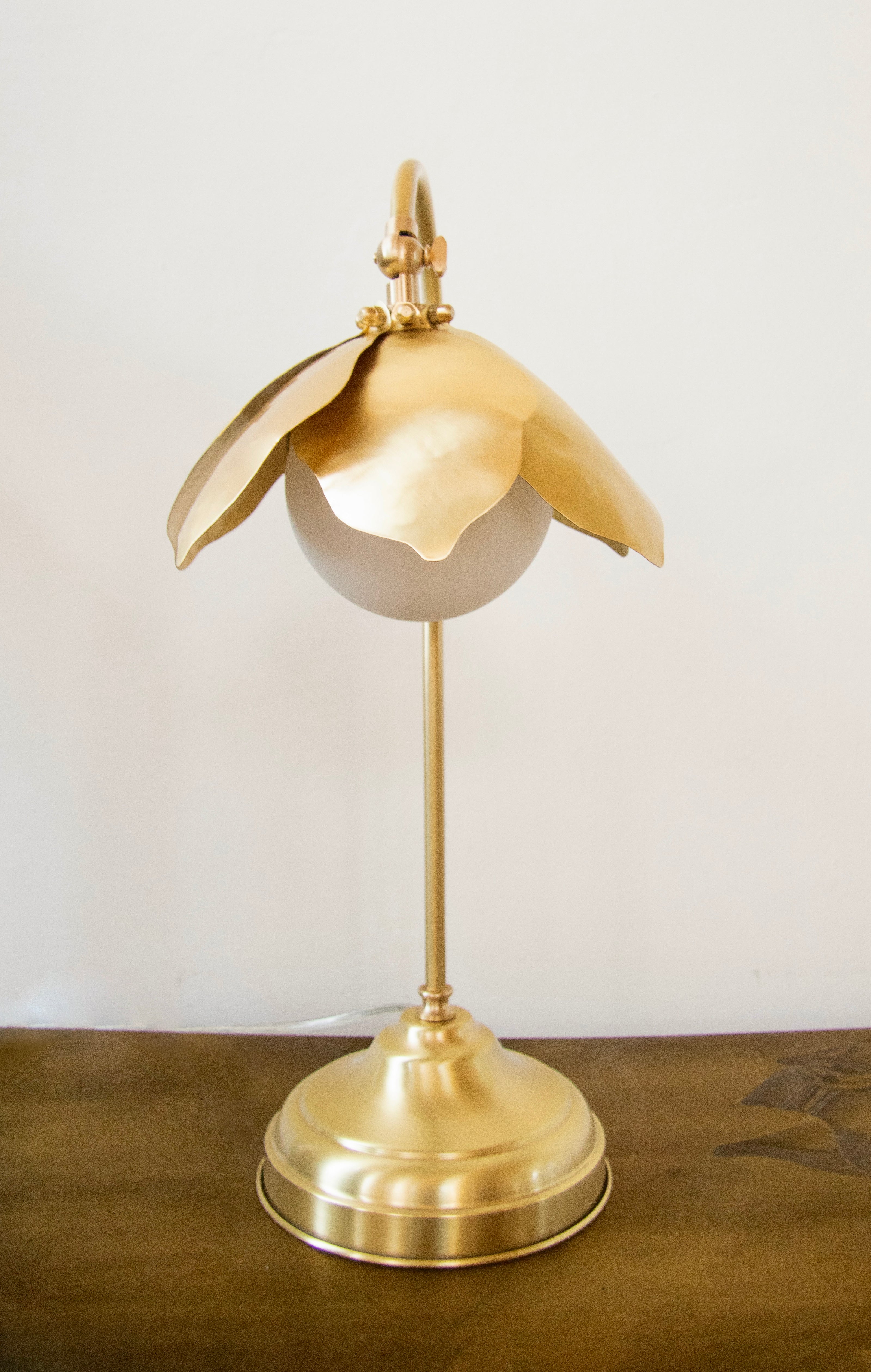 Manolya Masa Lambası