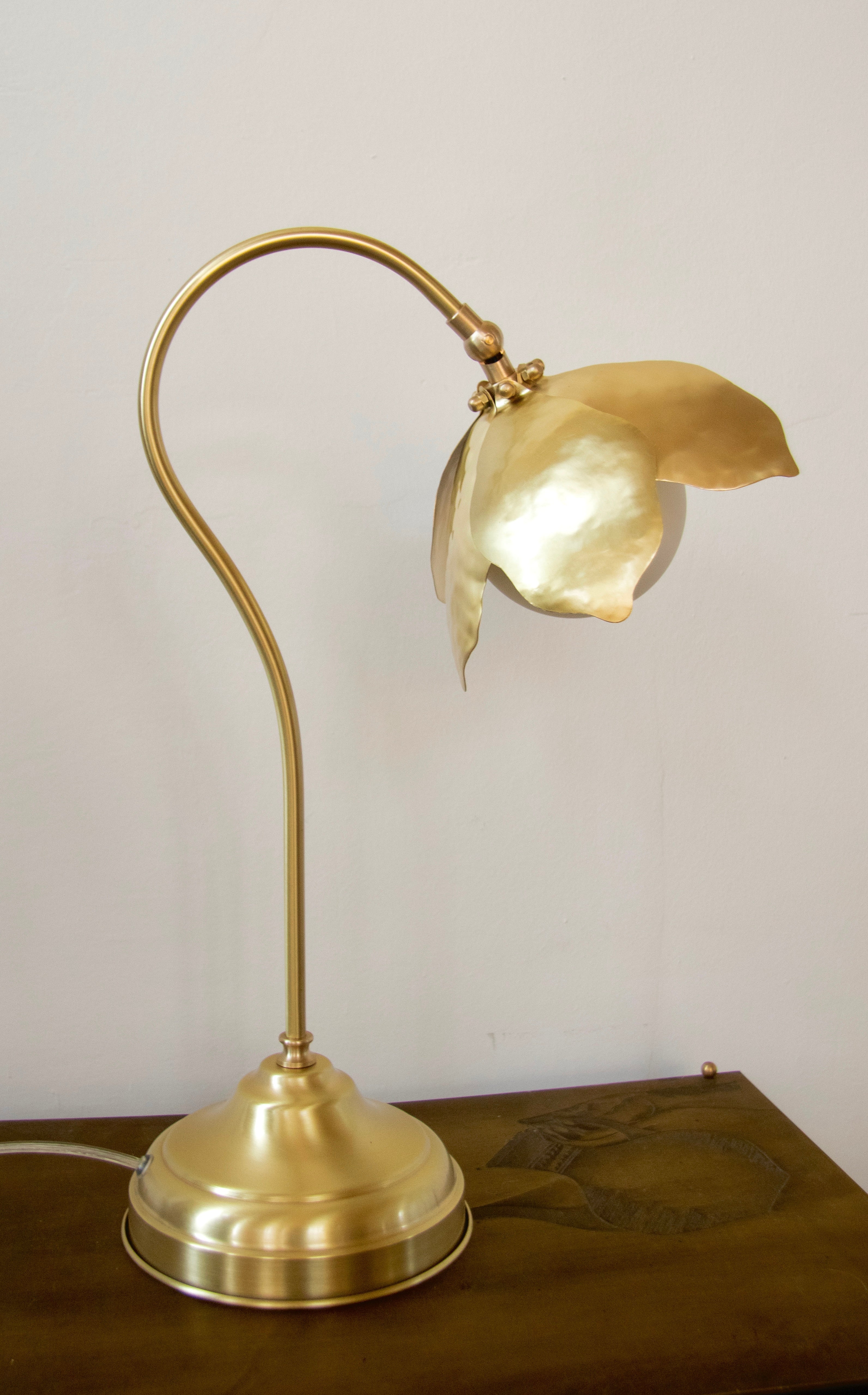 Manolya Masa Lambası