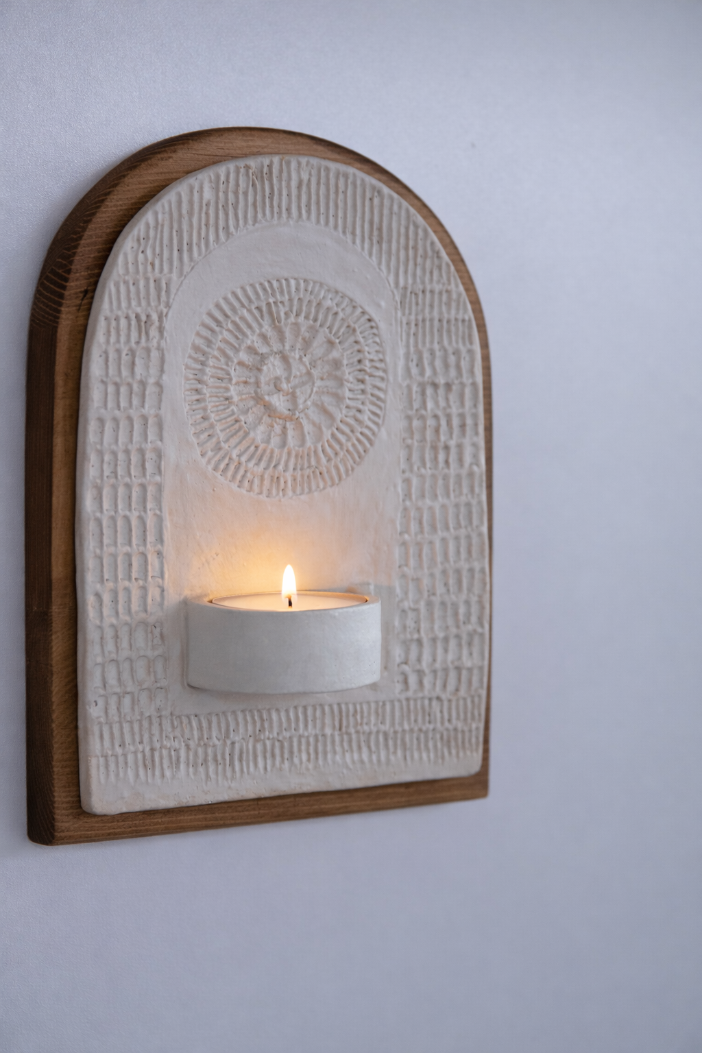 Masif Ahşap Zeminli Seramik Duvar Mumluğu Minimal Doğal Dekor