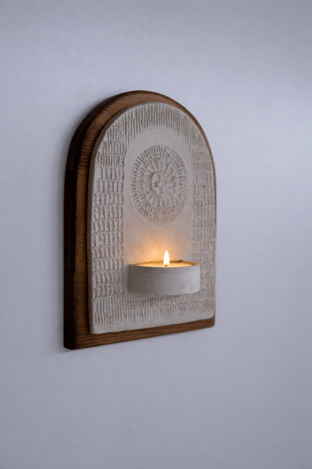 Masif Ahşap Zeminli Seramik Duvar Mumluğu Minimal Doğal Dekor