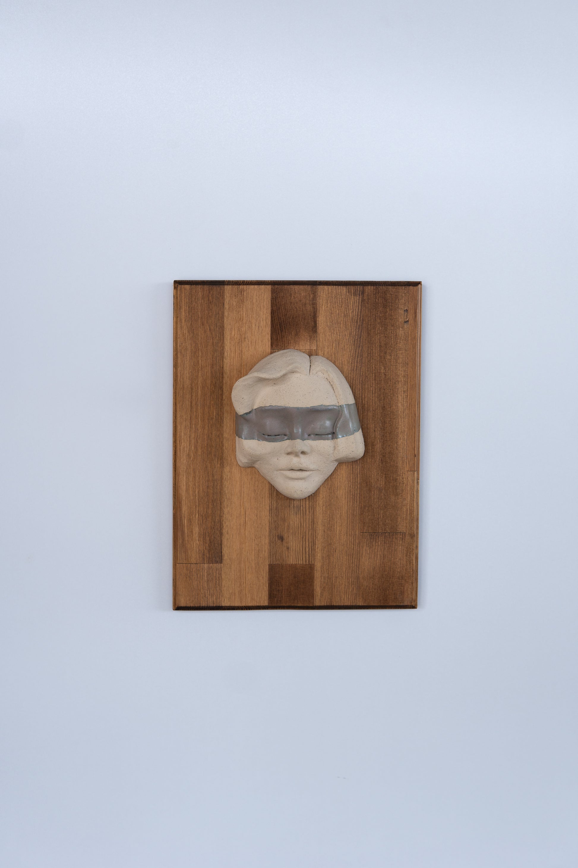 Masif Ahşap Zeminli Seramik Heykel Duvar Panosu