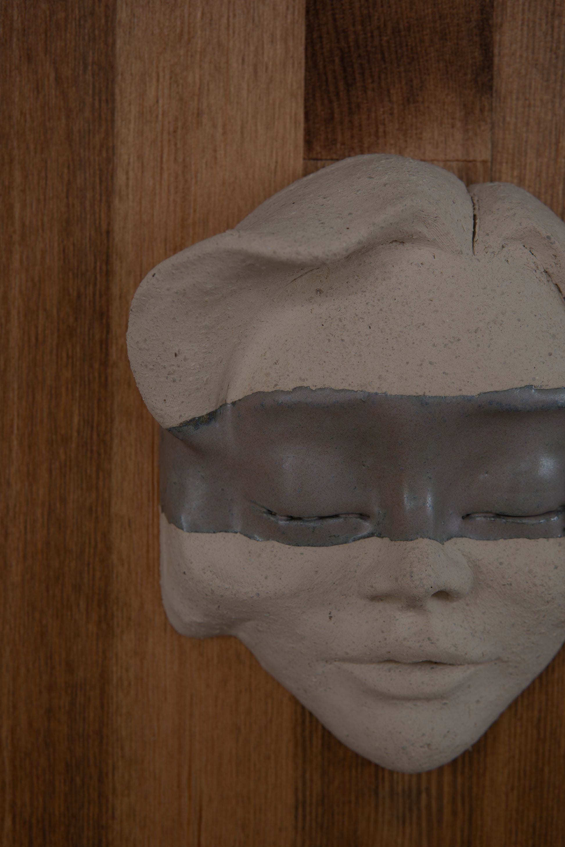 Masif Ahşap Zeminli Seramik Heykel Duvar Panosu