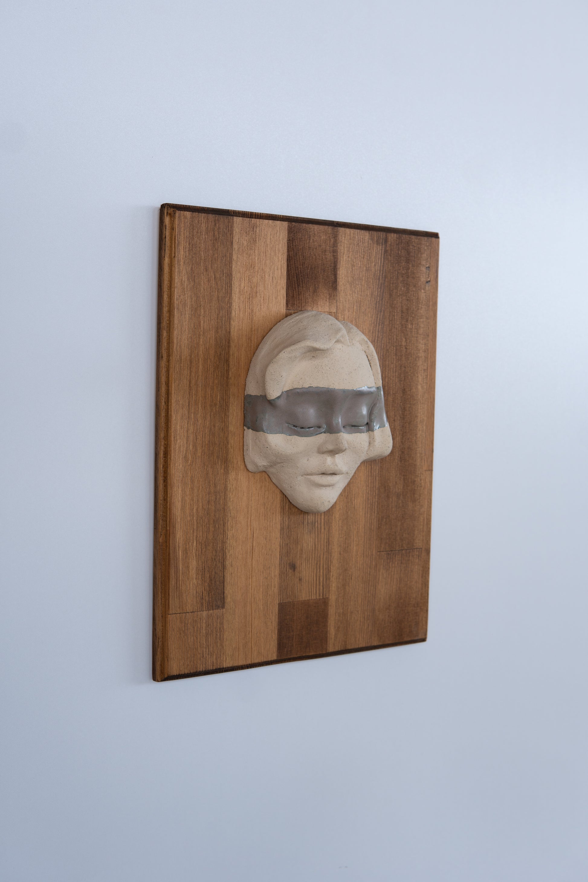 Masif Ahşap Zeminli Seramik Heykel Duvar Panosu