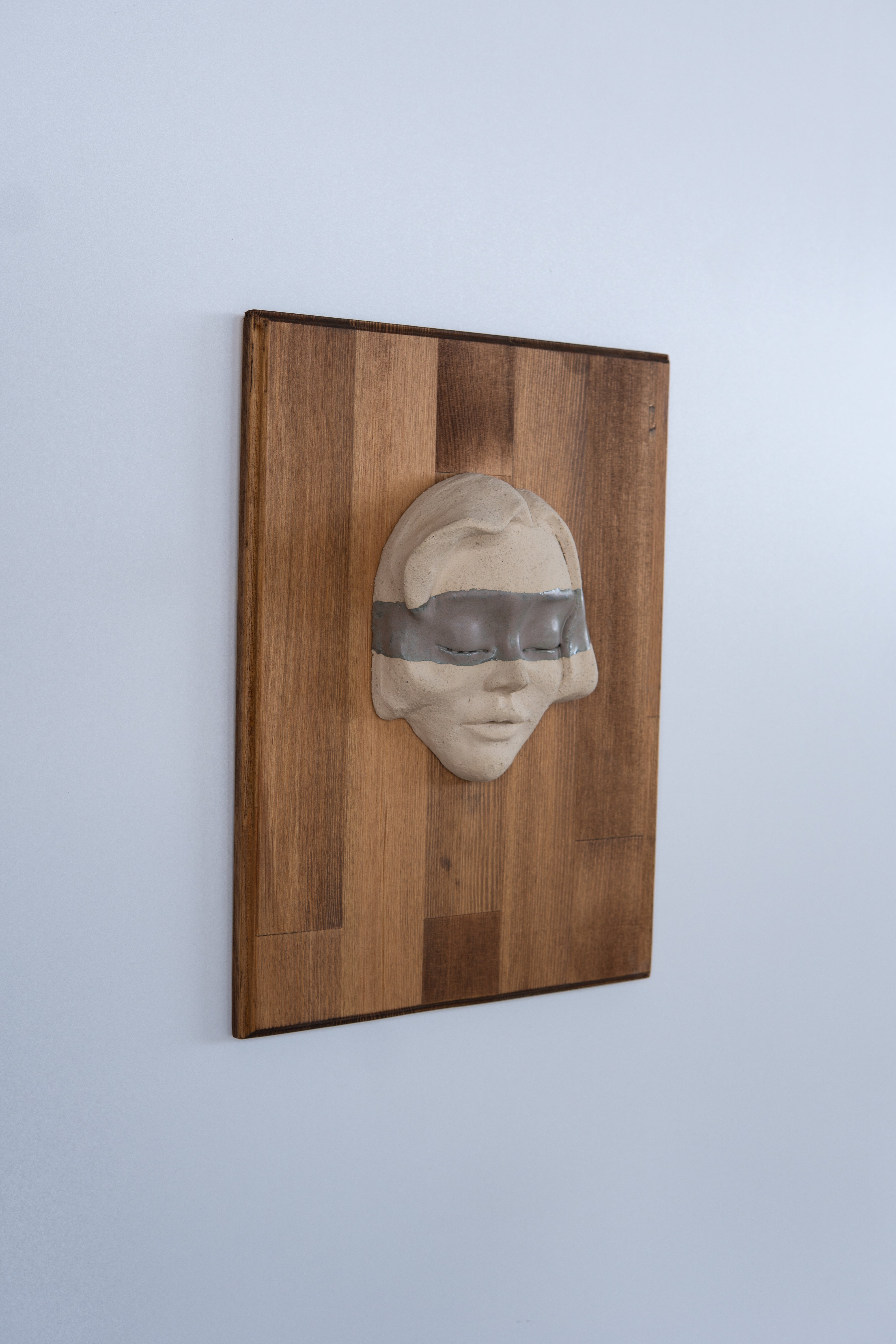 Masif Ahşap Zeminli Seramik Heykel Duvar Panosu