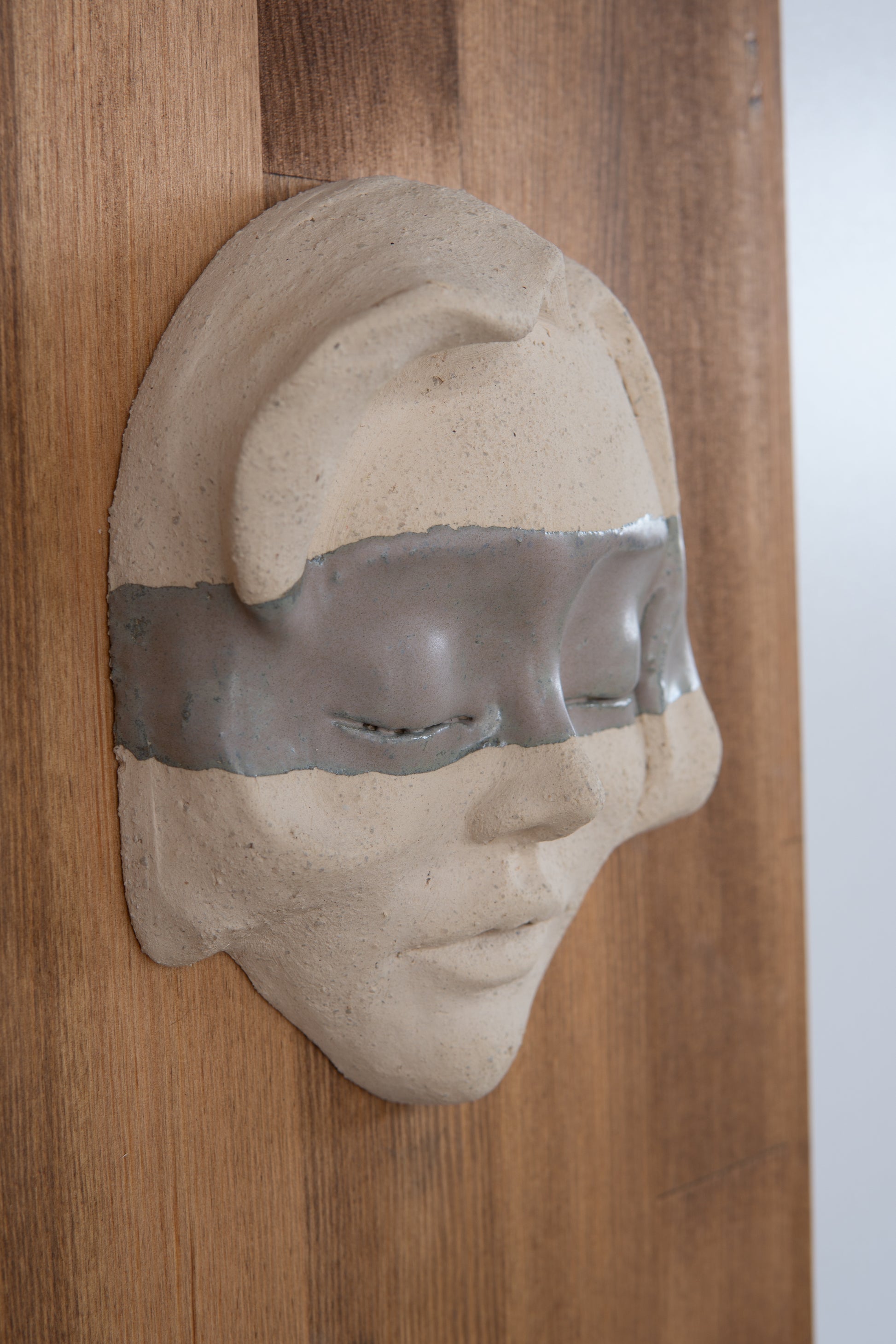 Masif Ahşap Zeminli Seramik Heykel Duvar Panosu