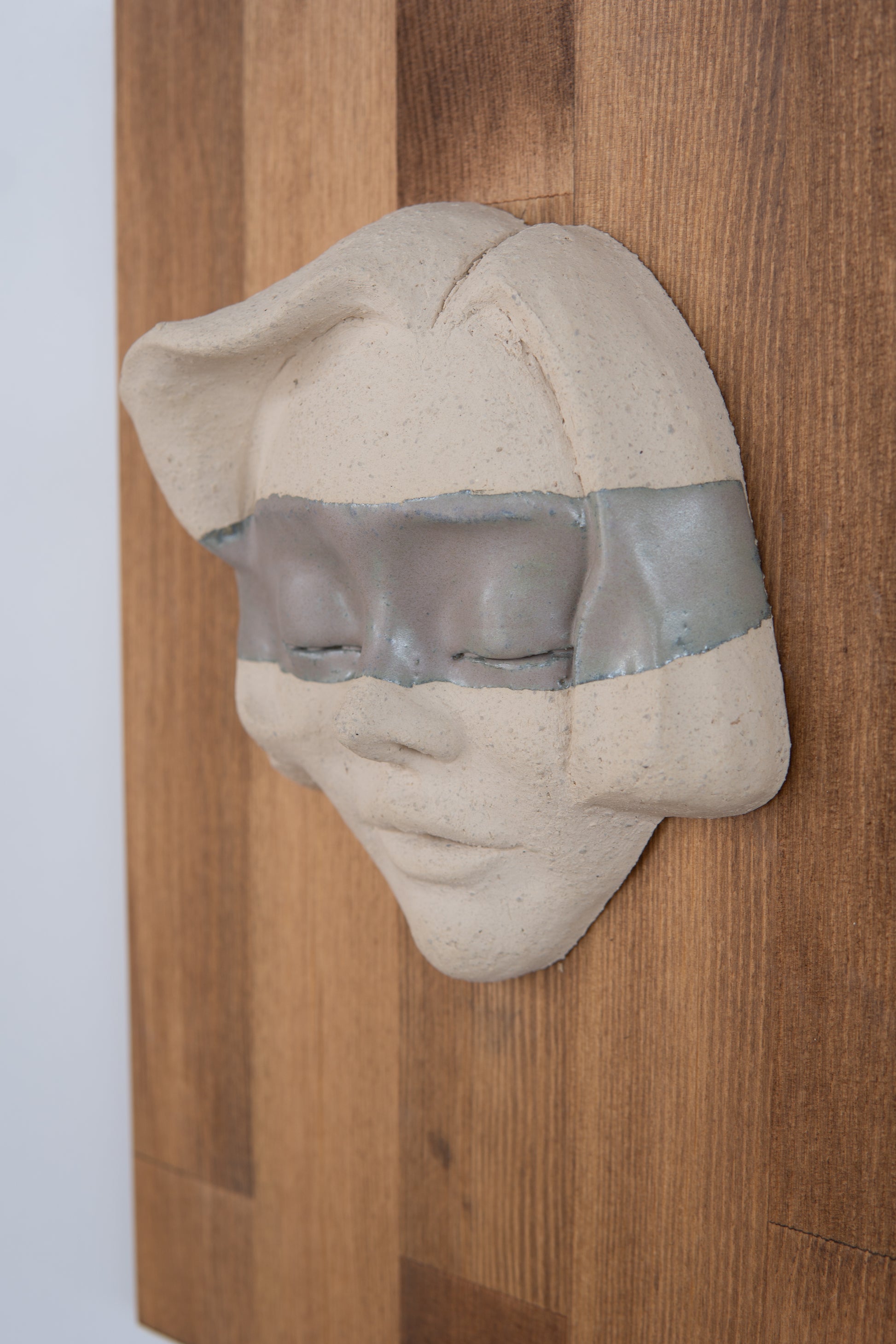 Masif Ahşap Zeminli Seramik Heykel Duvar Panosu