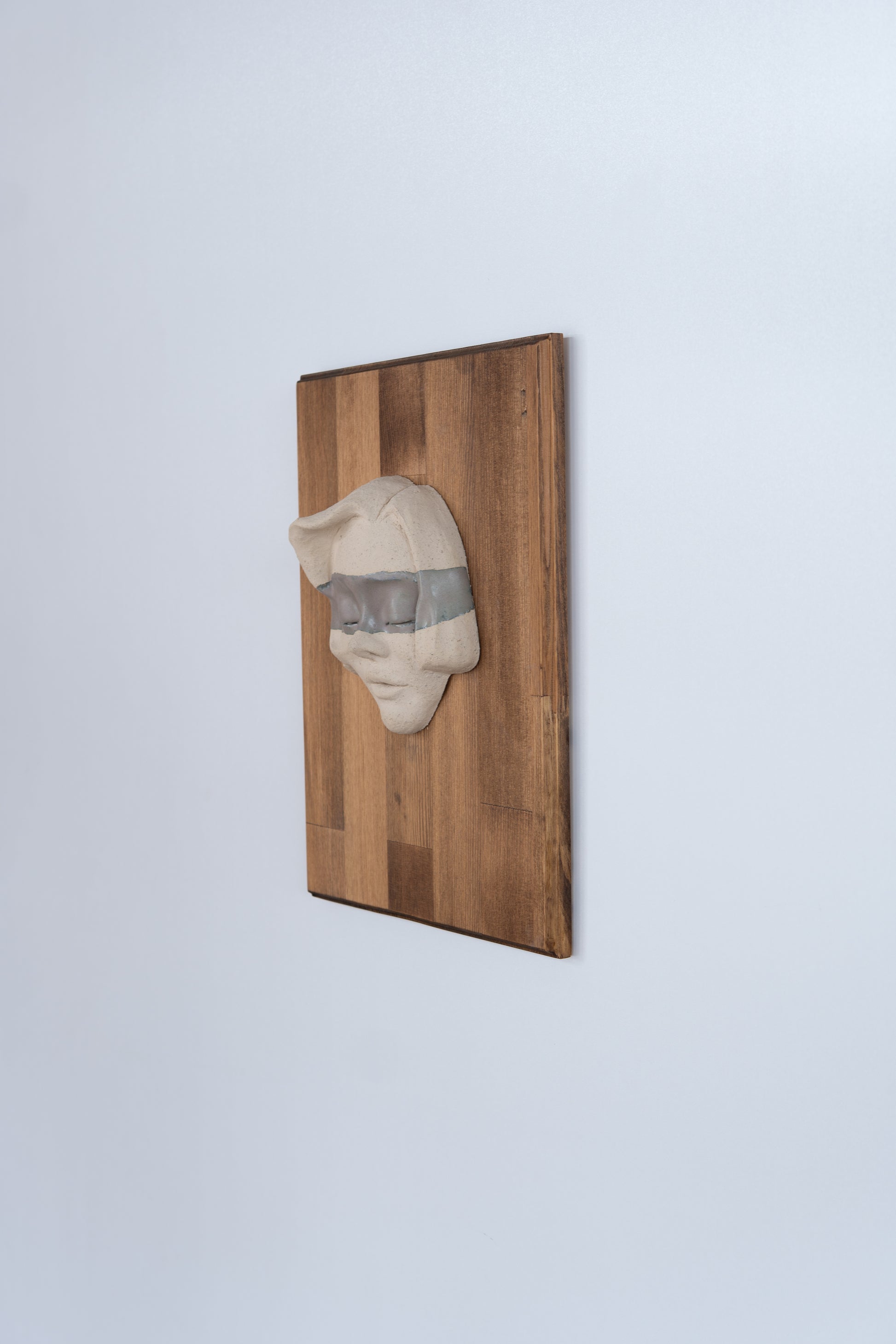 Masif Ahşap Zeminli Seramik Heykel Duvar Panosu