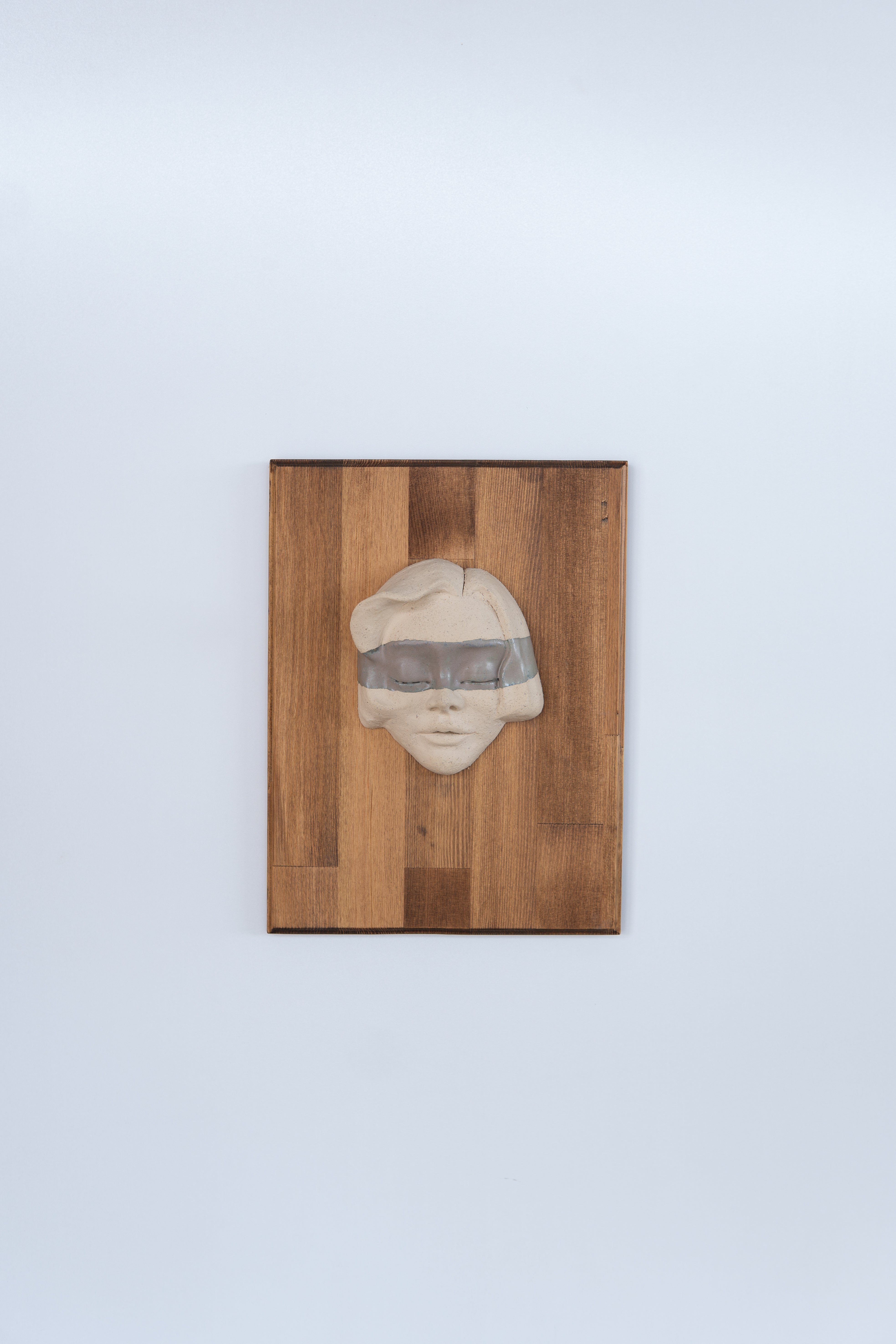 Masif Ahşap Zeminli Seramik Heykel Duvar Panosu