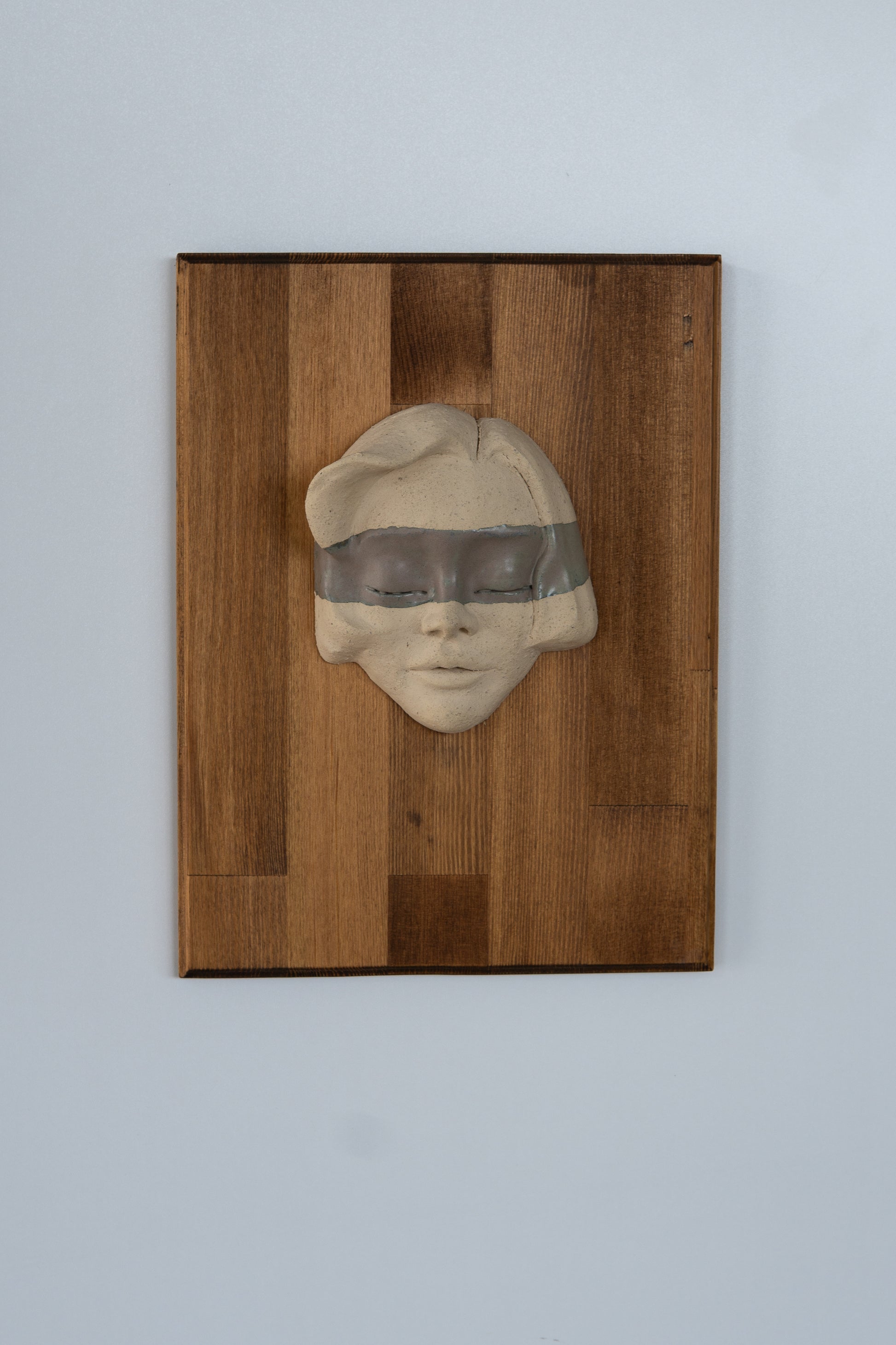 Masif Ahşap Zeminli Seramik Heykel Duvar Panosu