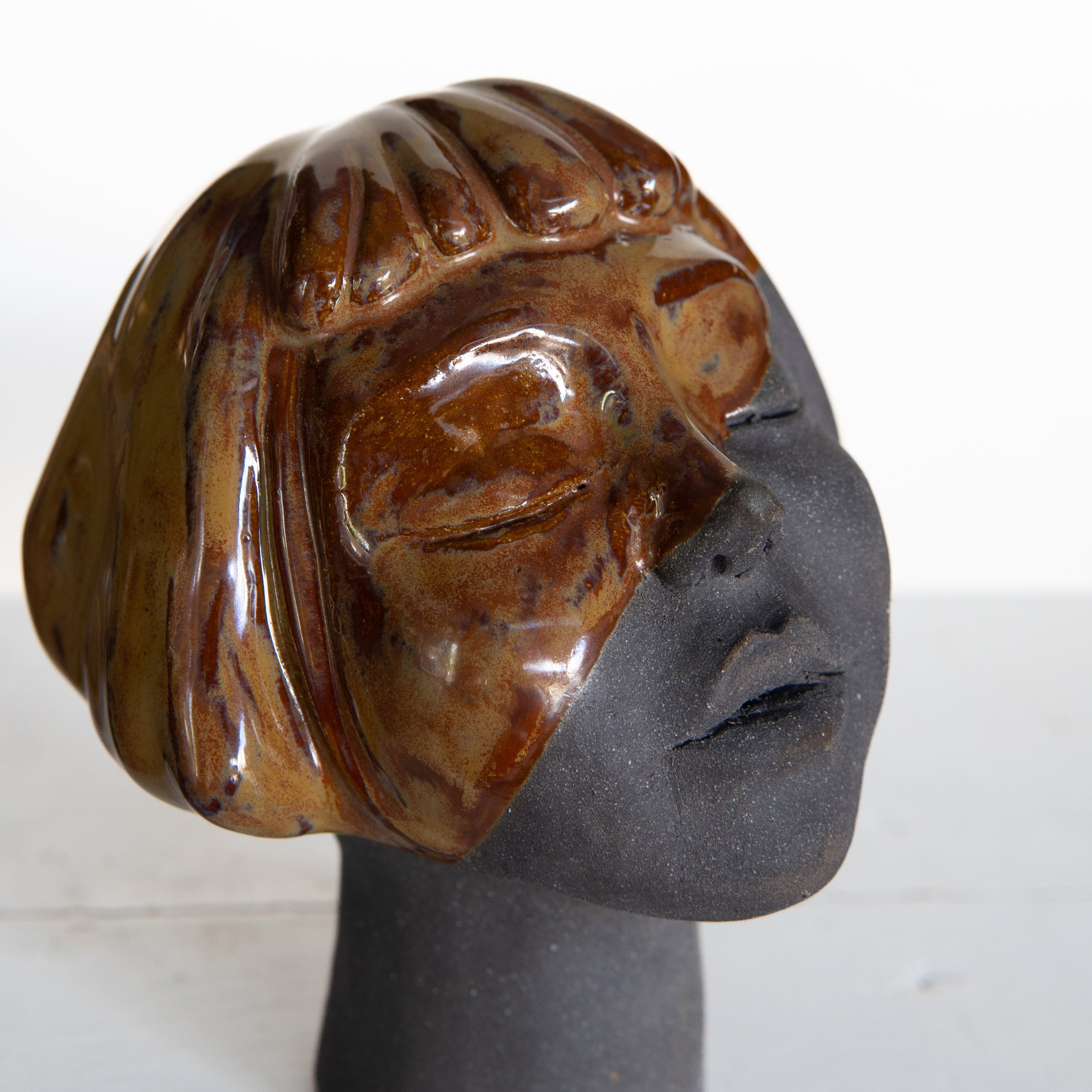 Mat Siyah Mini Seramik Kadın Heykel