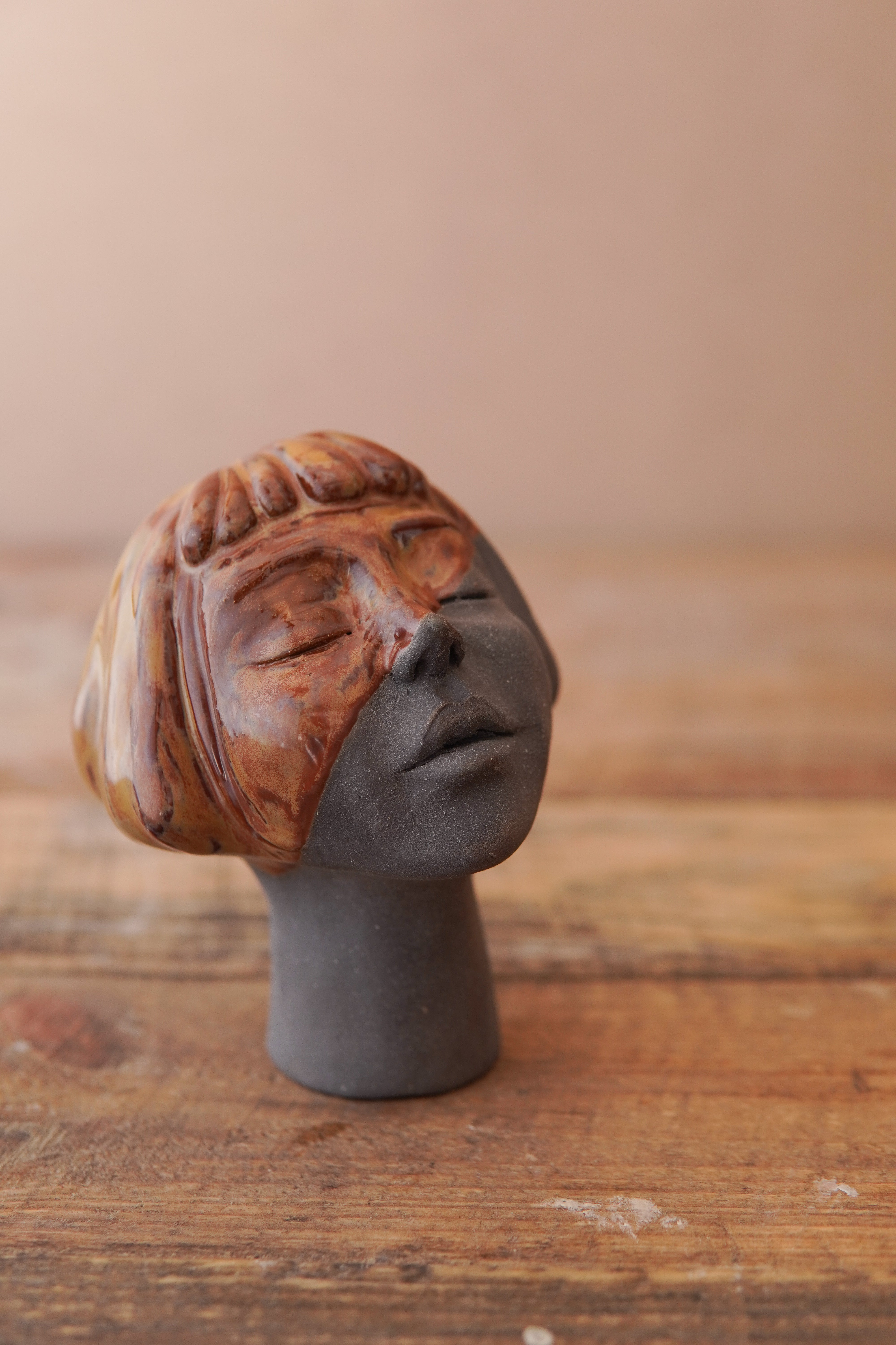 Mat Siyah Mini Seramik Kadın Heykel