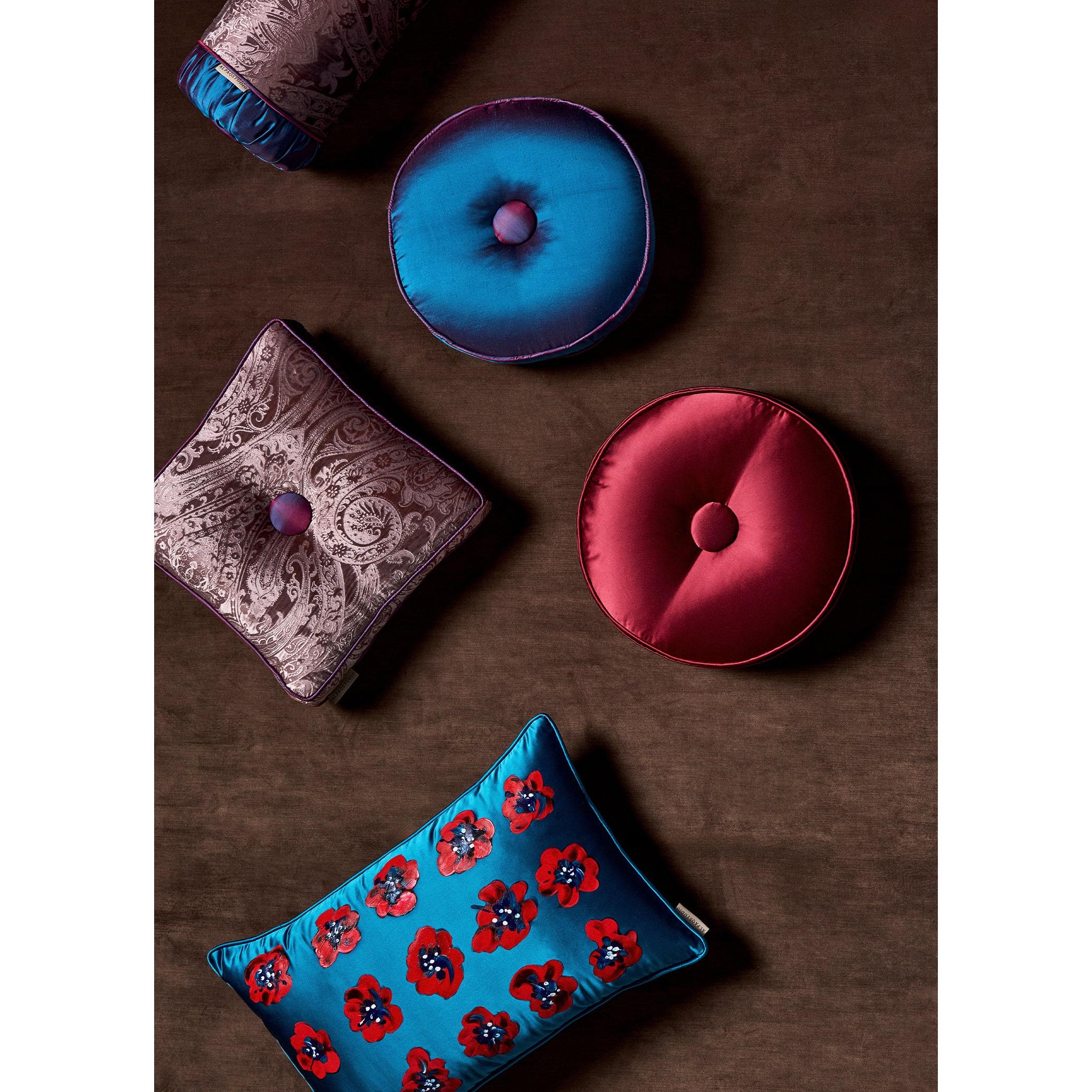 Mavi Mor Geçişli Düğme Detaylı Yuvarlak İpek Kırlent