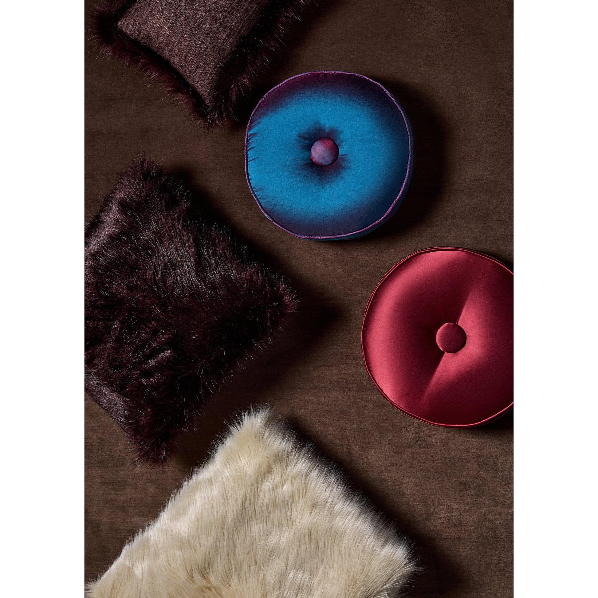 Mavi Mor Geçişli Düğme Detaylı Yuvarlak İpek Kırlent