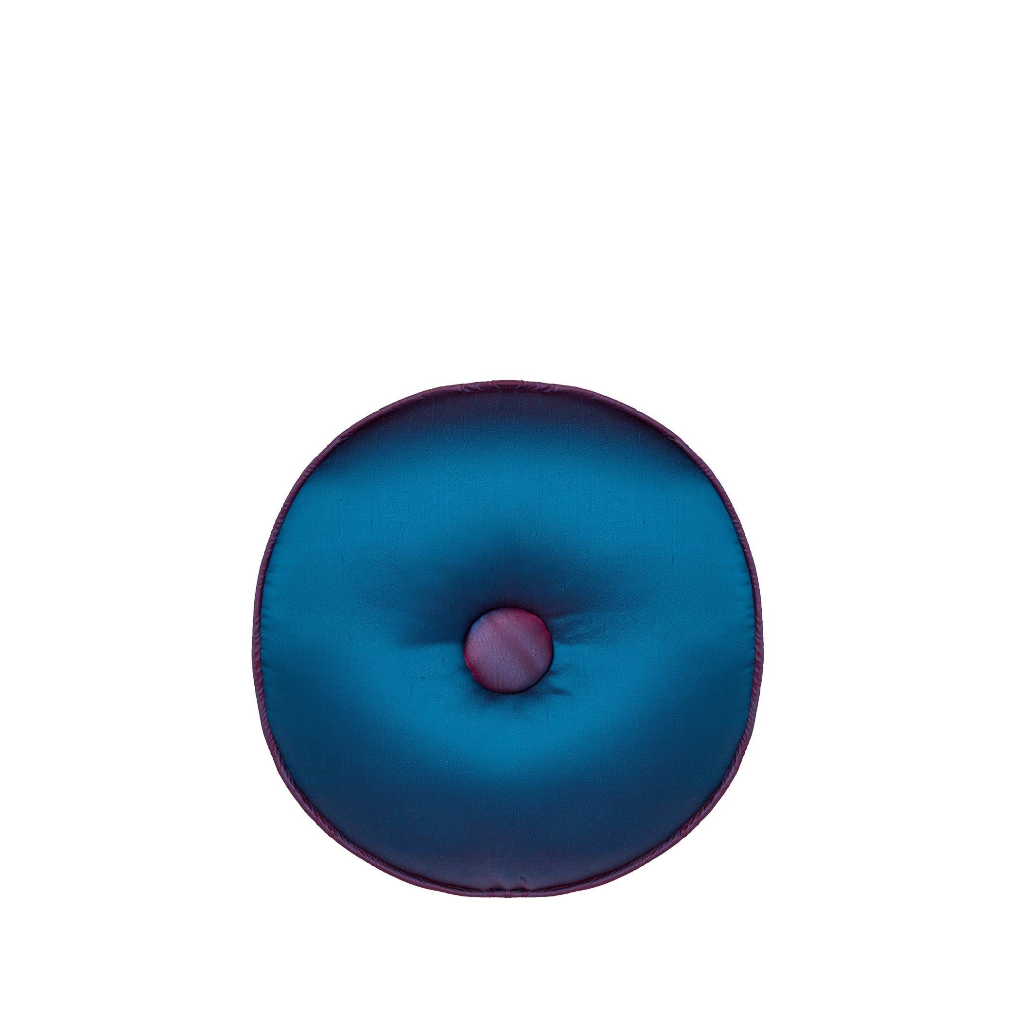 Mavi Mor Geçişli Düğme Detaylı Yuvarlak İpek Kırlent