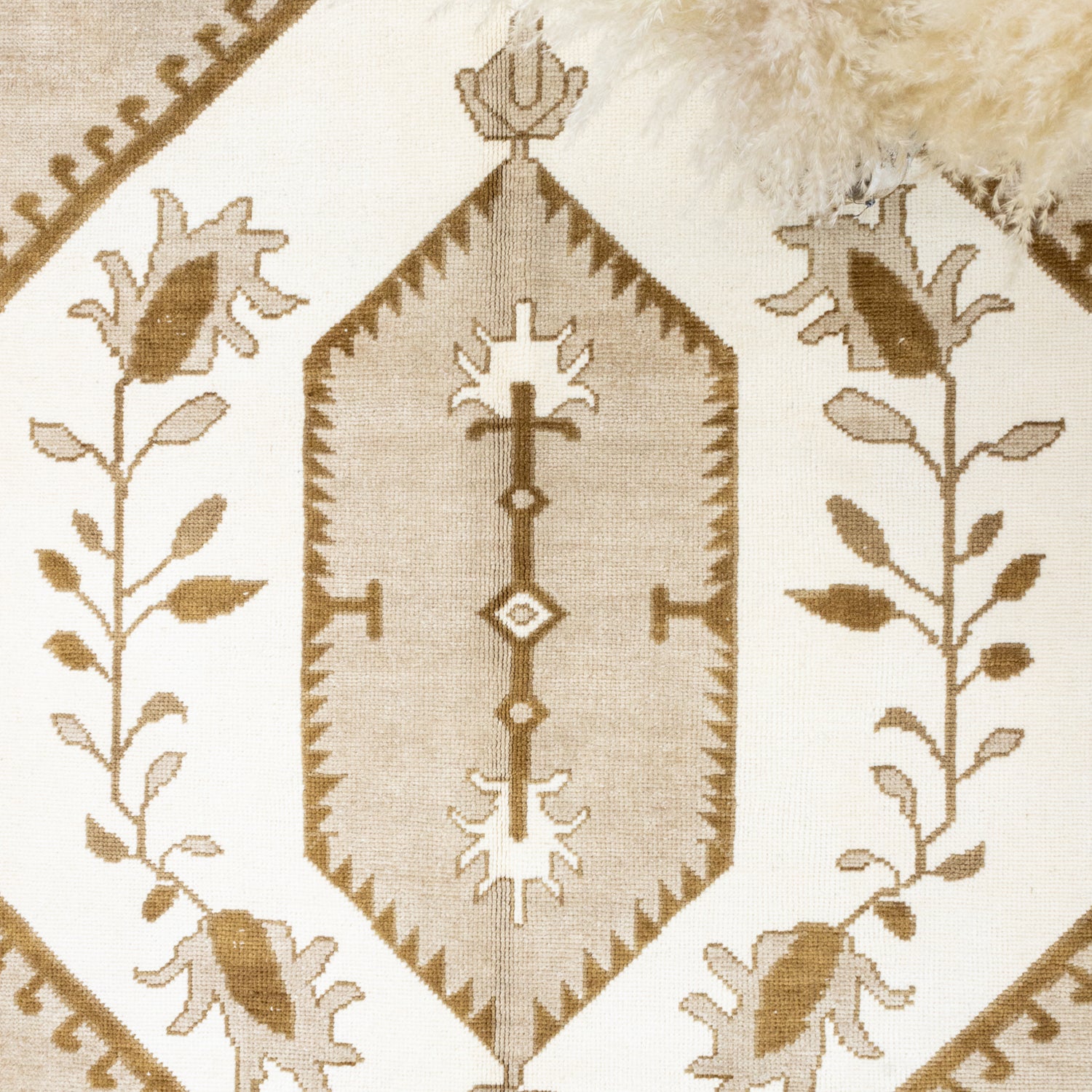 Mella Rustik Desenli El Dokuma Yün Halı 338x441 cm-Kilim & Halı-Soho Antiq-NowShopFun