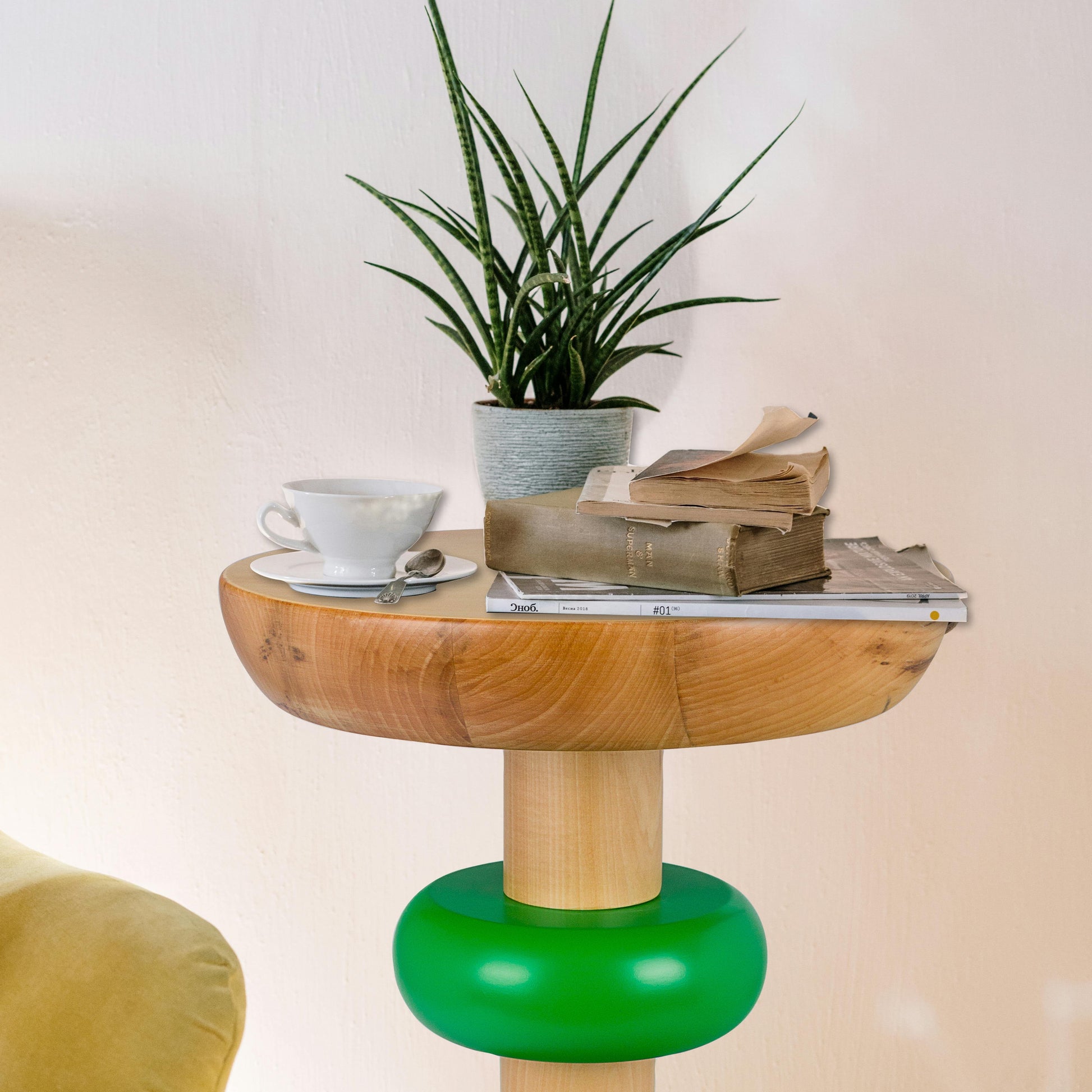 Memphis Ahşap Ve Renkli Yan Sehpa