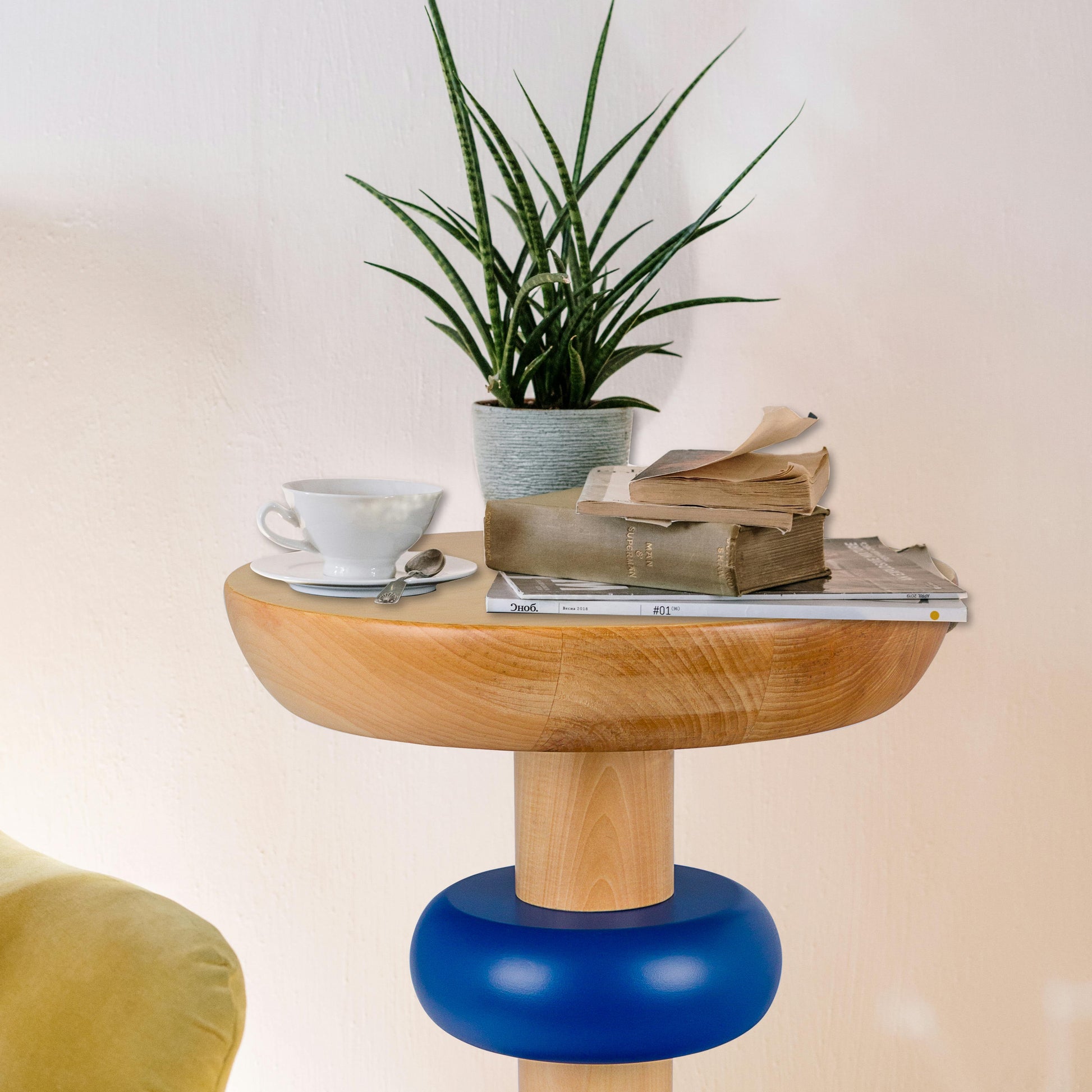 Memphis Ahşap Ve Renkli Yan Sehpa