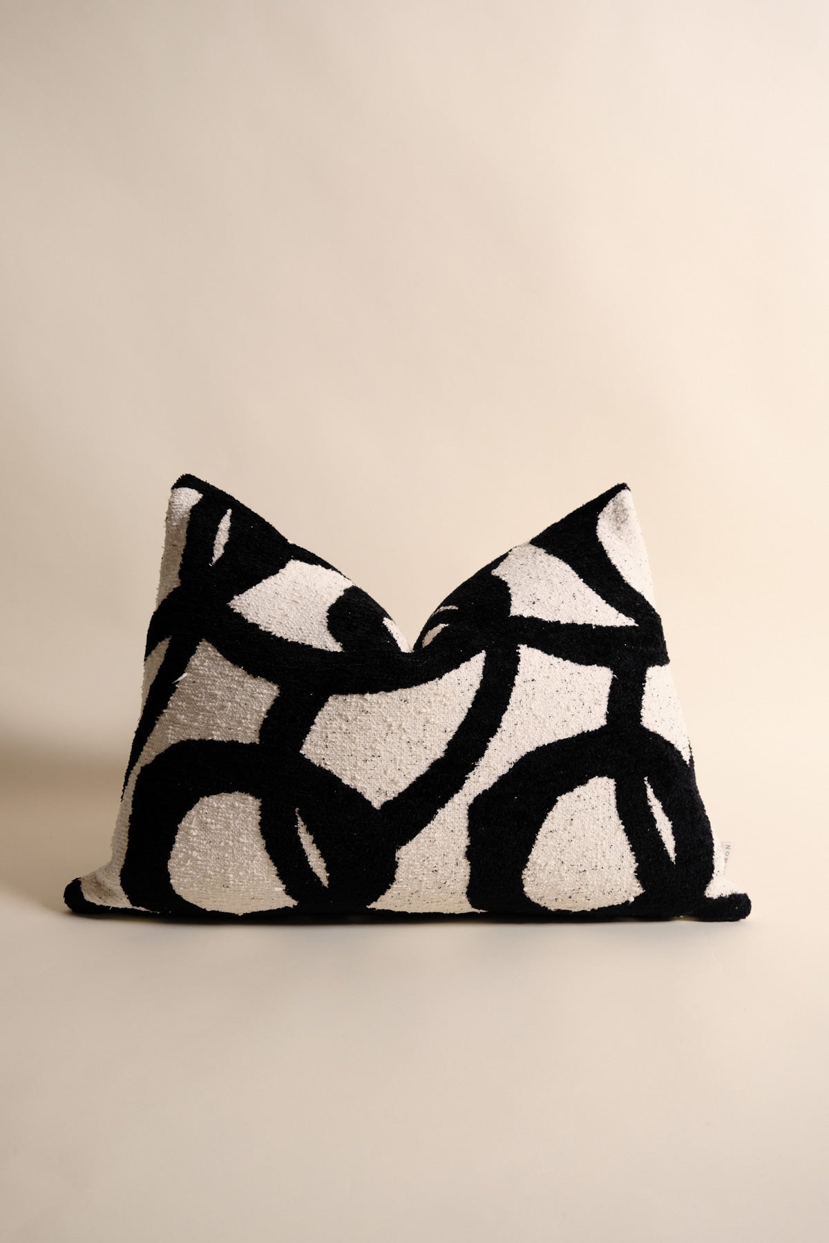 Merlin Kuş Tüyü Kırlent - Siyah Beyaz-R E M O N-40x60-NowShopFun