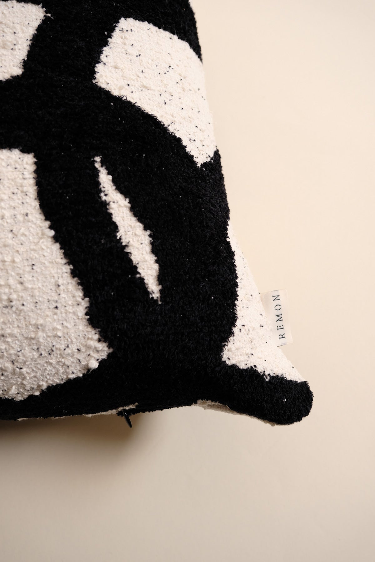 Merlin Kuş Tüyü Kırlent - Siyah Beyaz-R E M O N-40x60-NowShopFun